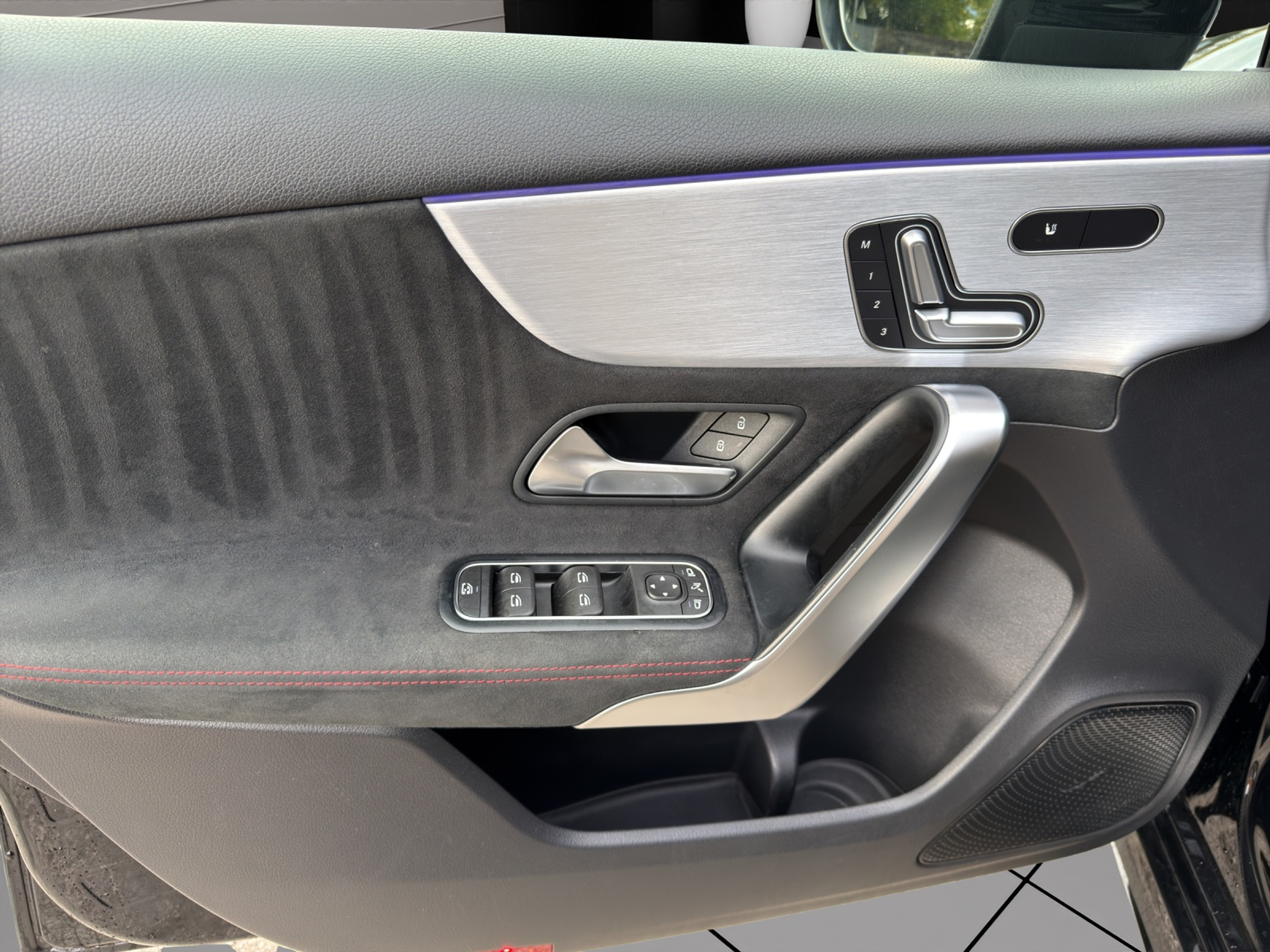 listing desktop thumbnail image 11