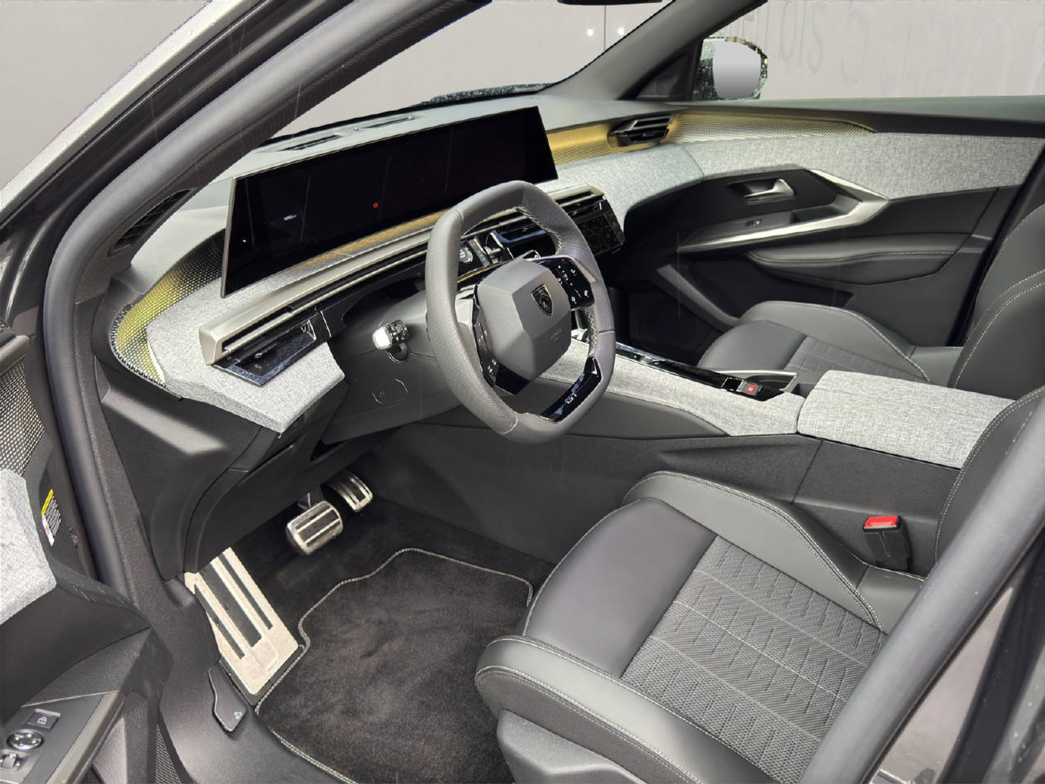 listing desktop thumbnail image 3