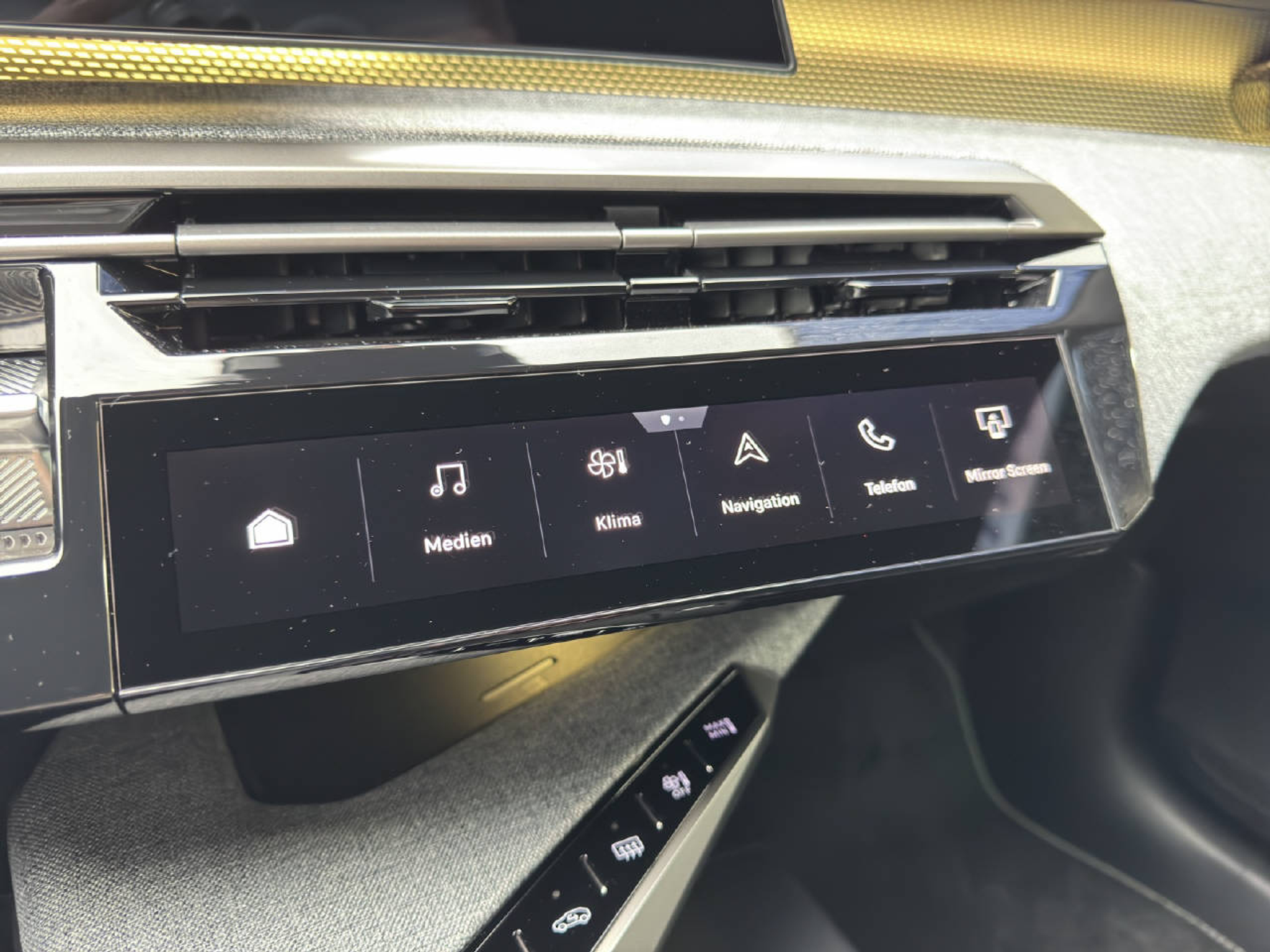 listing desktop thumbnail image 8