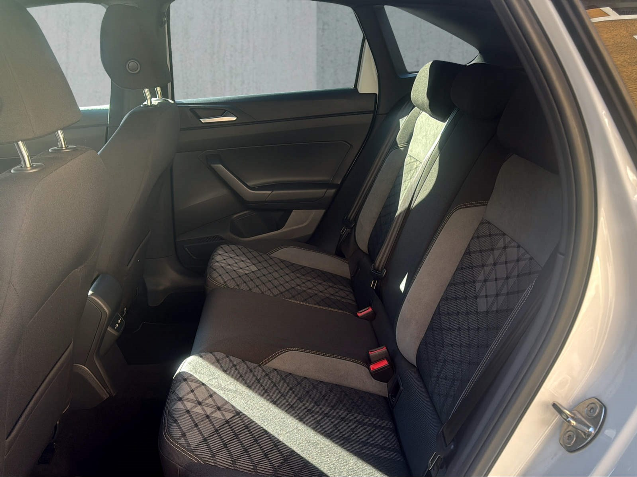 listing desktop thumbnail image 14