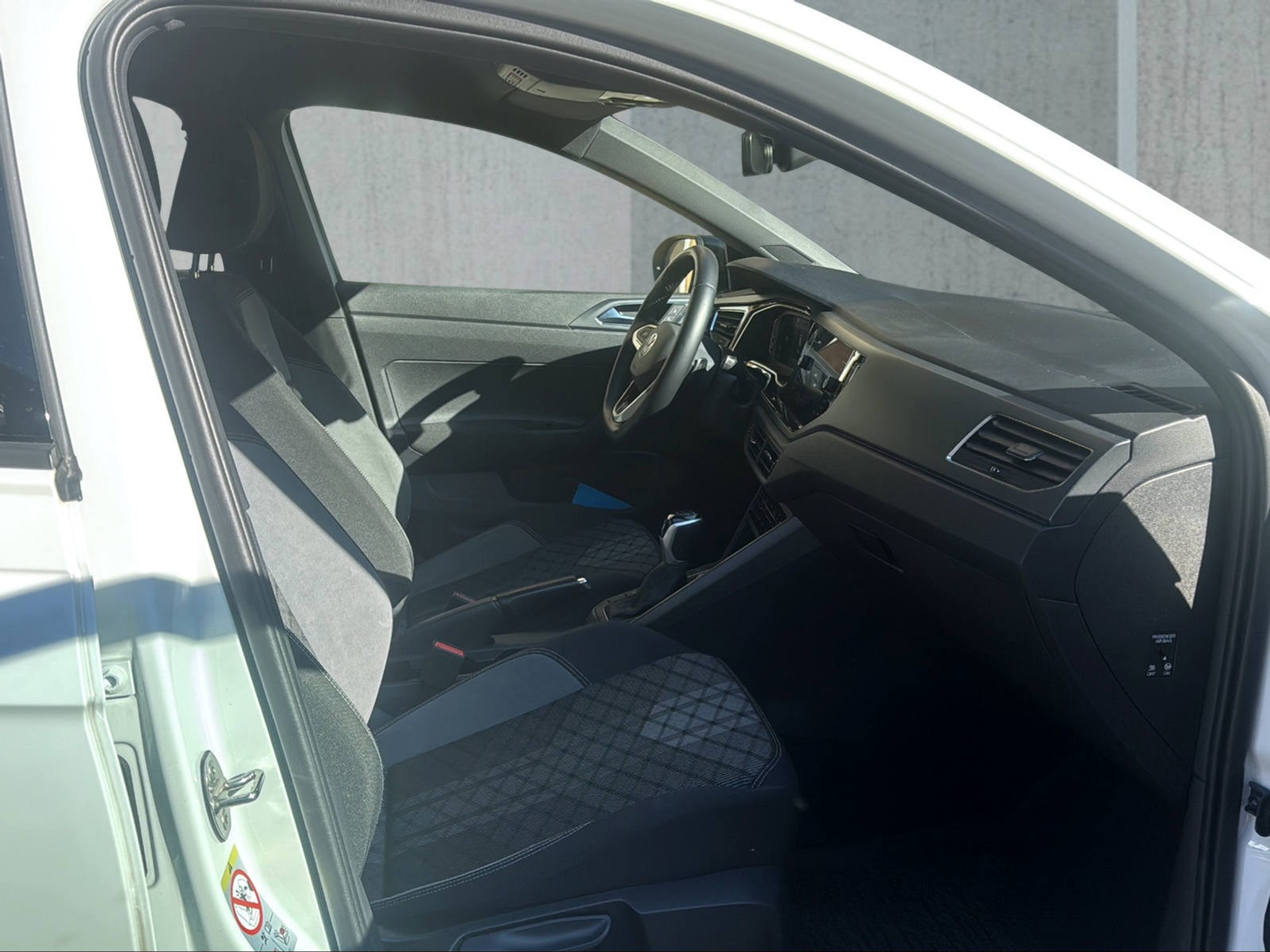 listing desktop thumbnail image 15