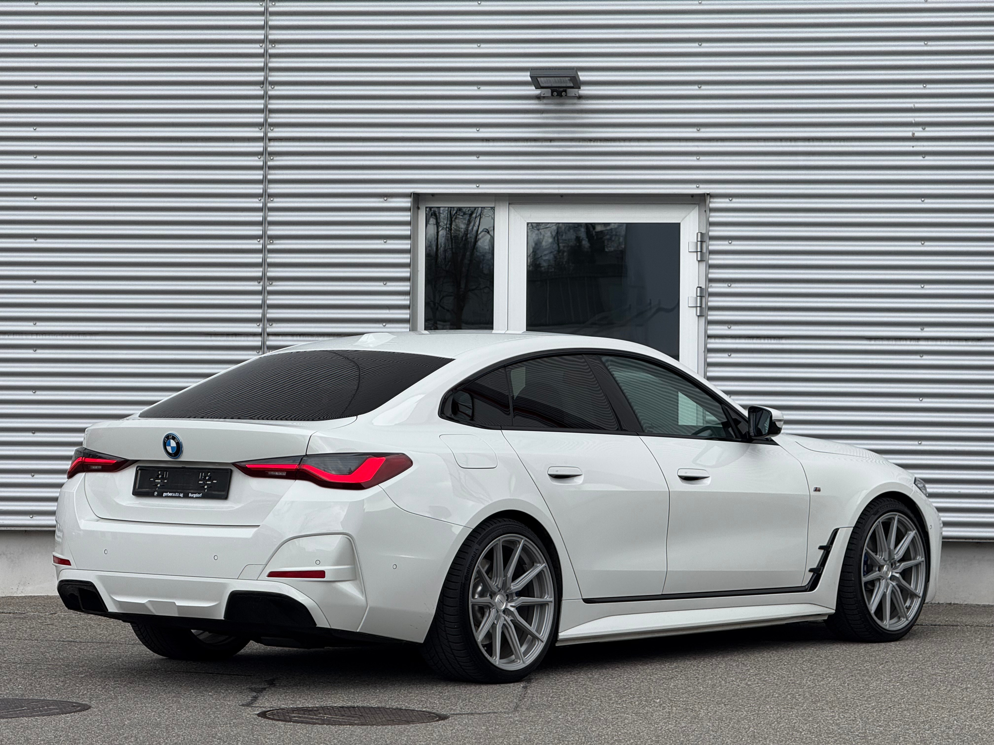 listing desktop thumbnail image 3