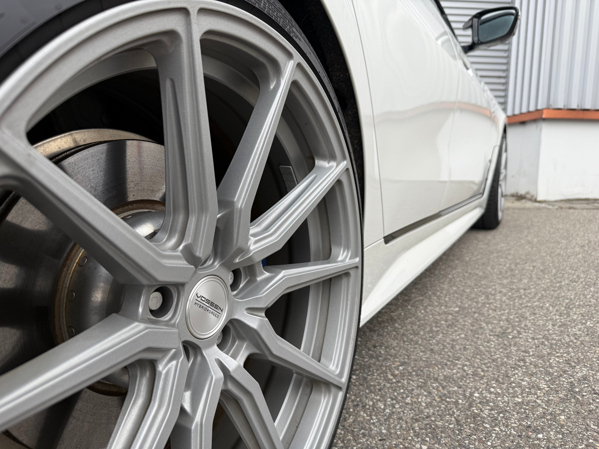 listing desktop thumbnail image 4