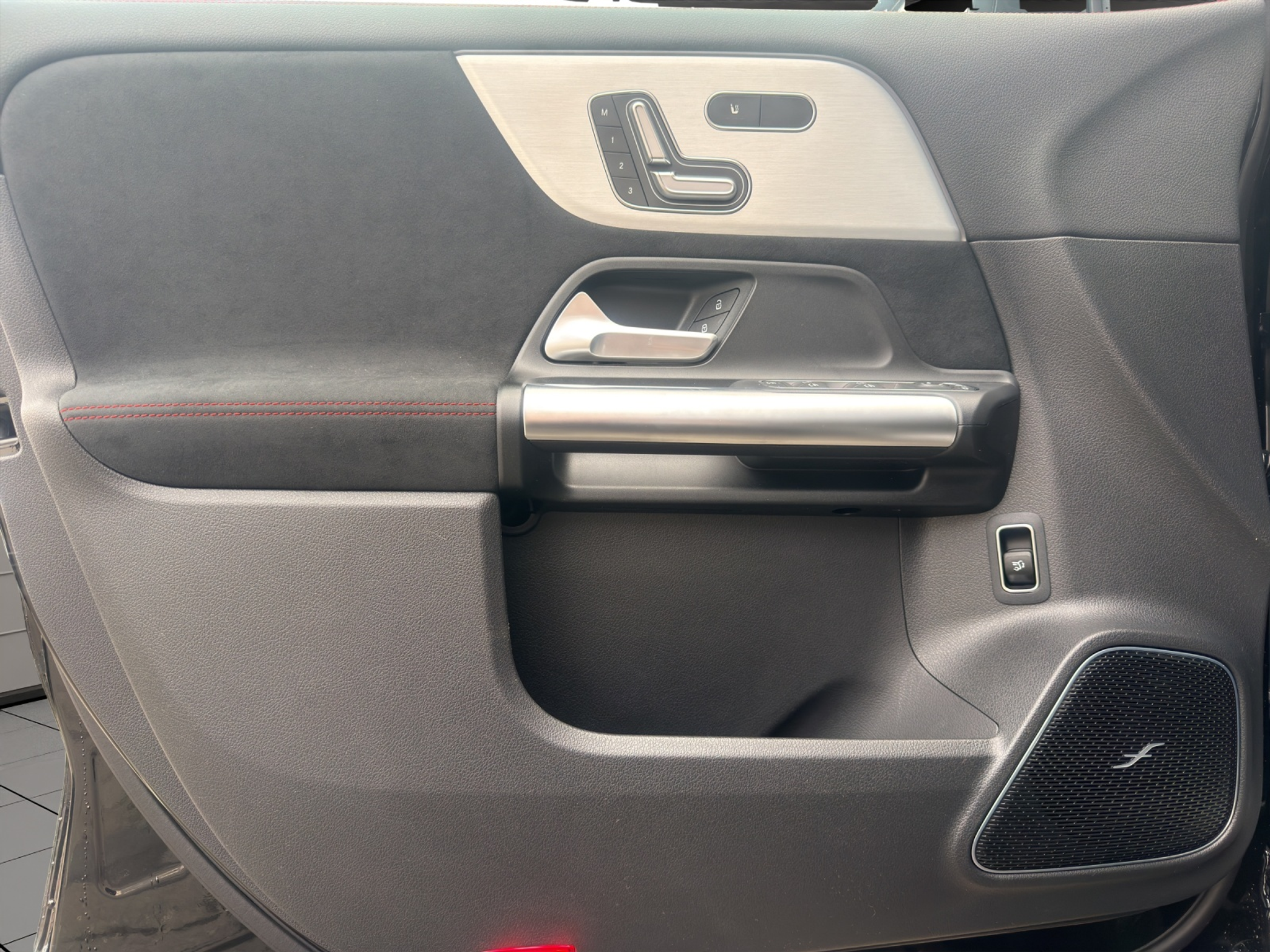 listing desktop thumbnail image 5