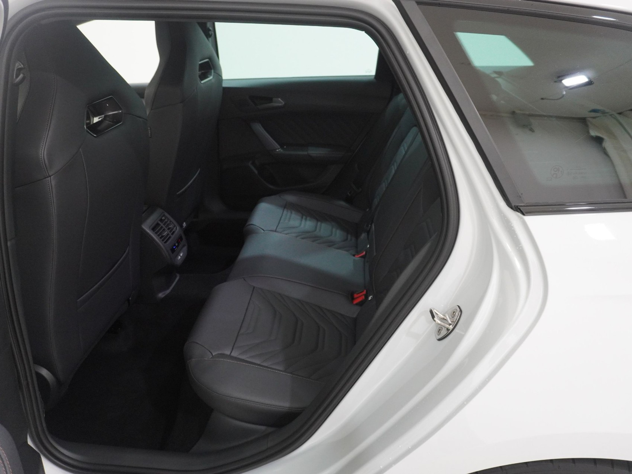 listing desktop thumbnail image 15