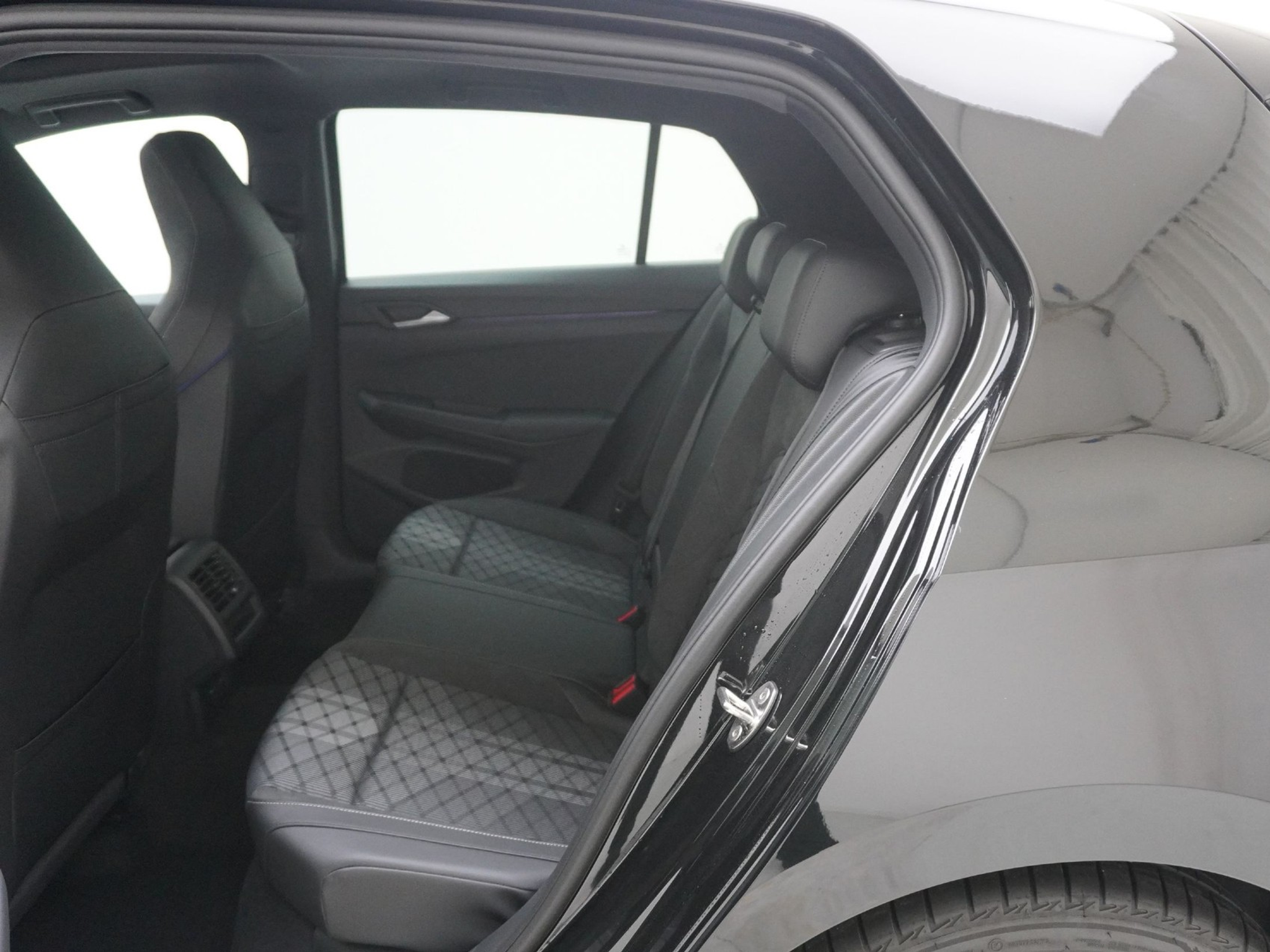 listing desktop thumbnail image 13