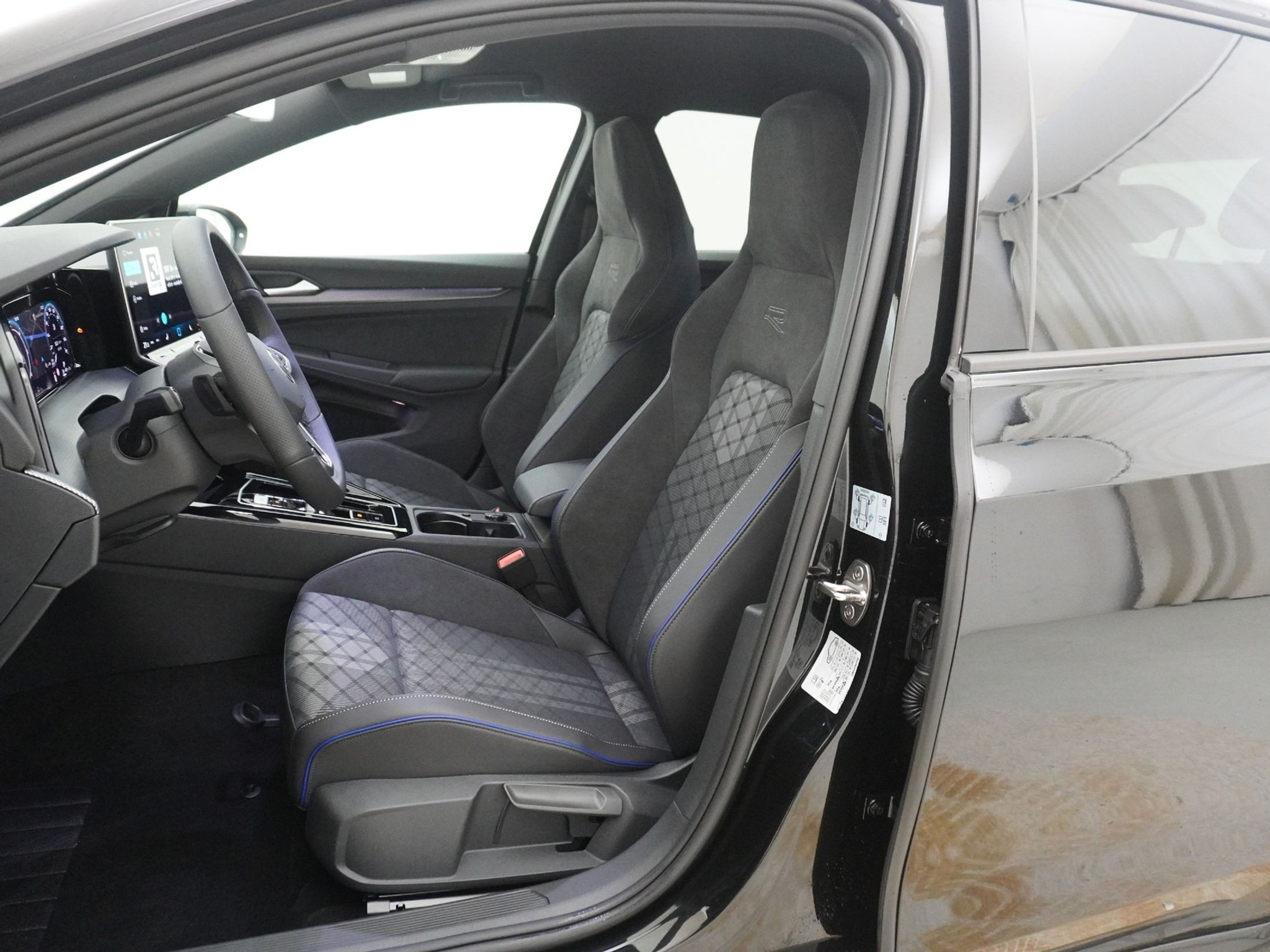 listing desktop thumbnail image 11