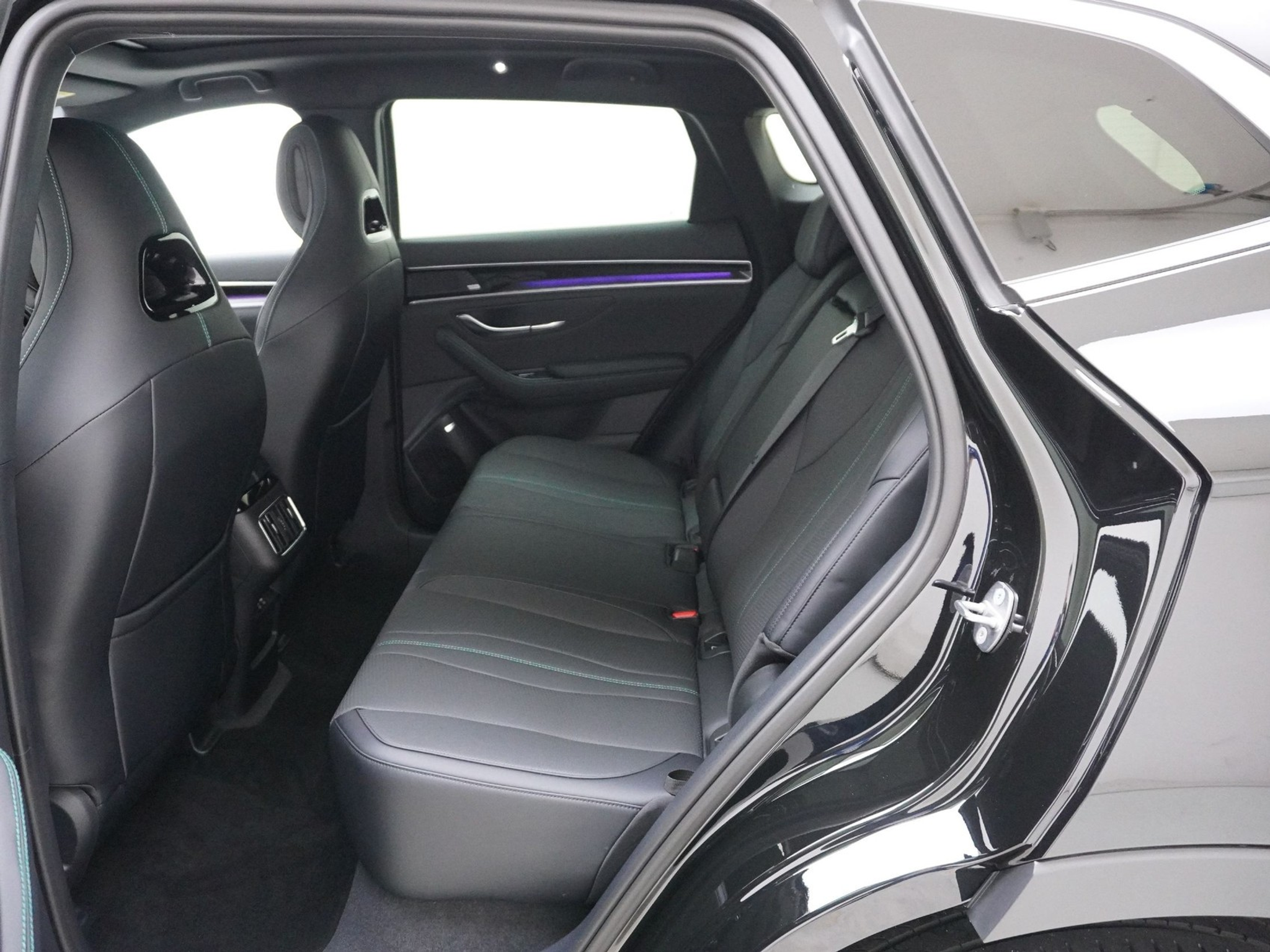 listing desktop thumbnail image 12