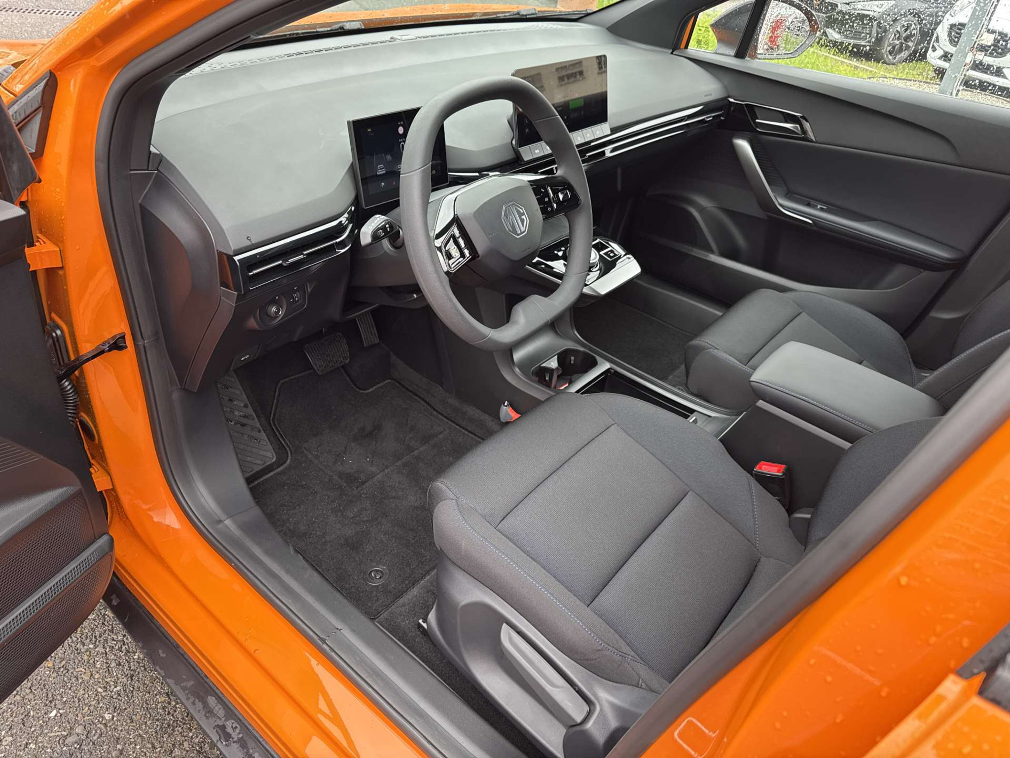 listing desktop thumbnail image 4