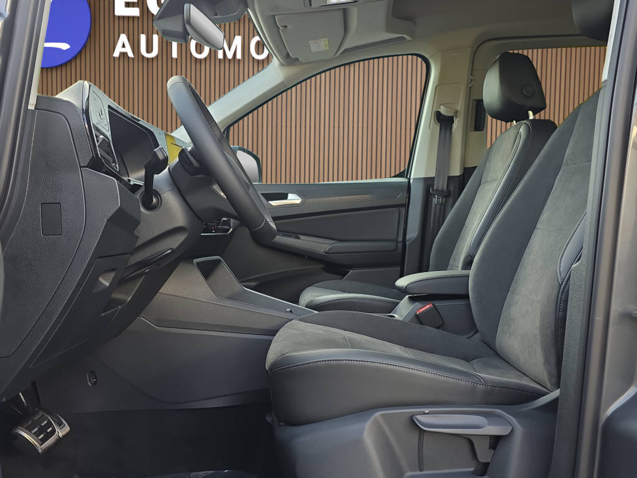 listing desktop thumbnail image 19