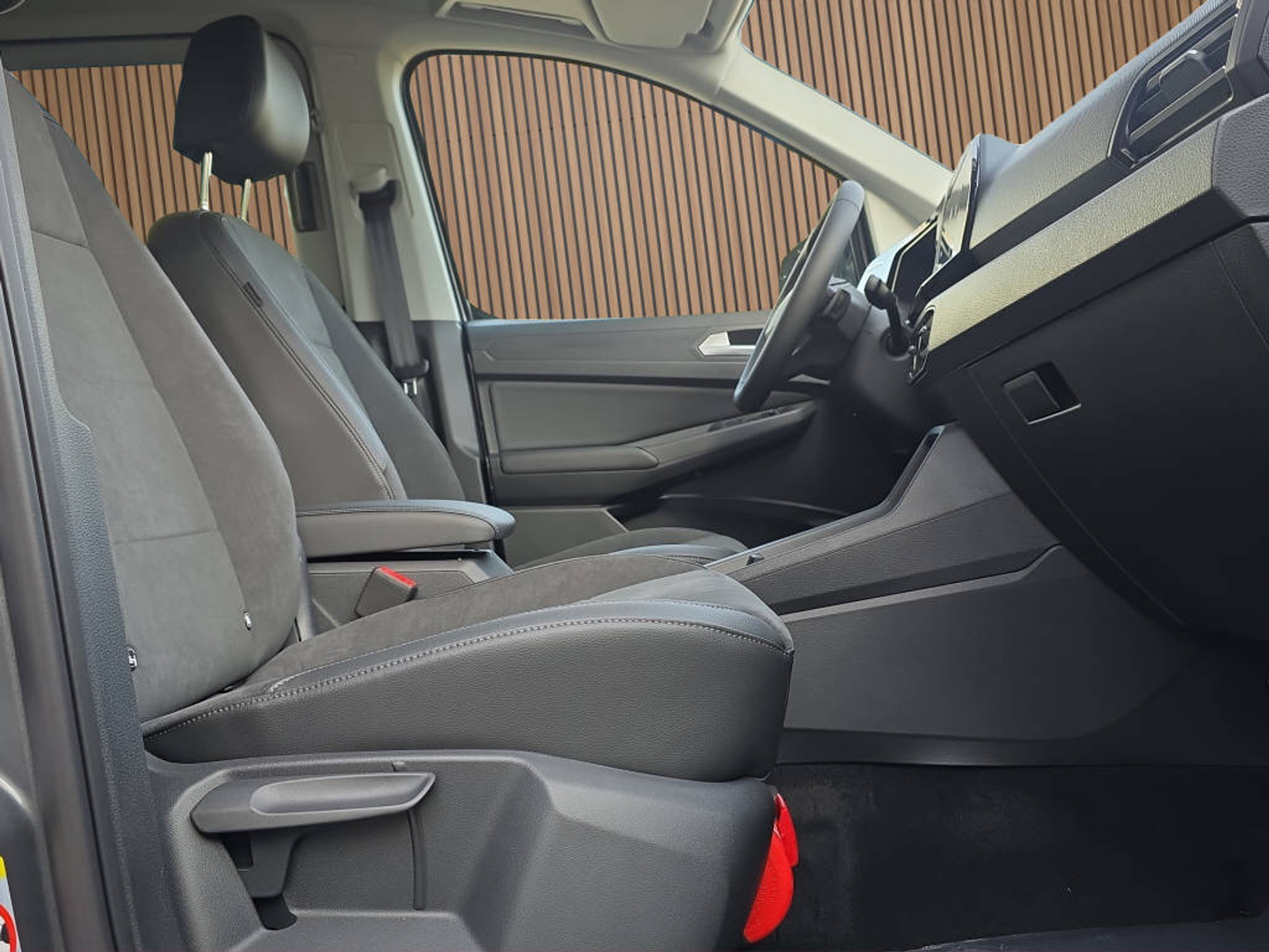 listing desktop thumbnail image 20