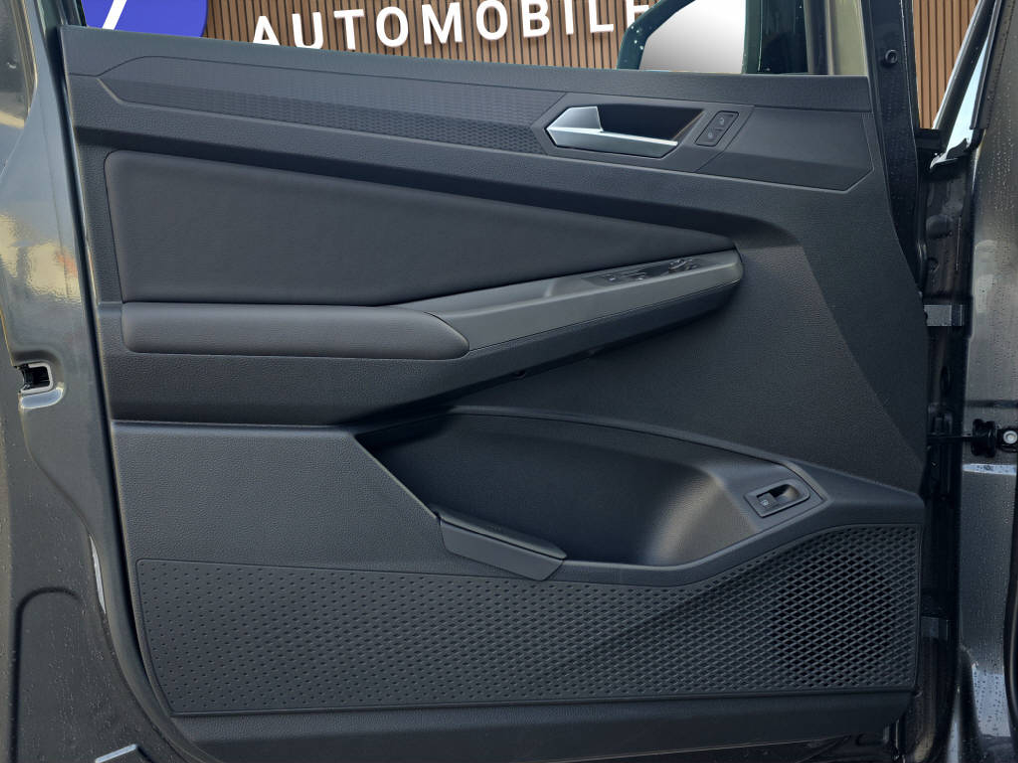 listing desktop thumbnail image 13