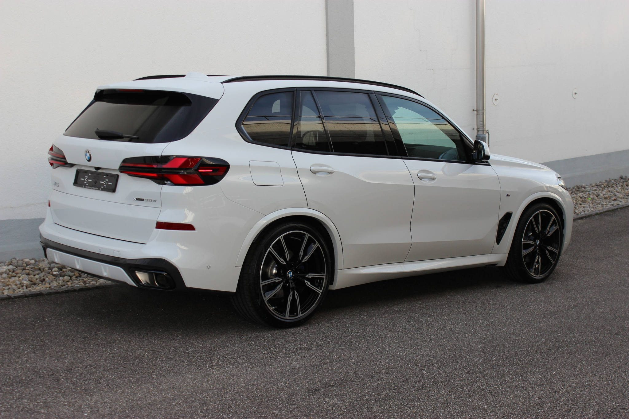 listing desktop thumbnail image 2