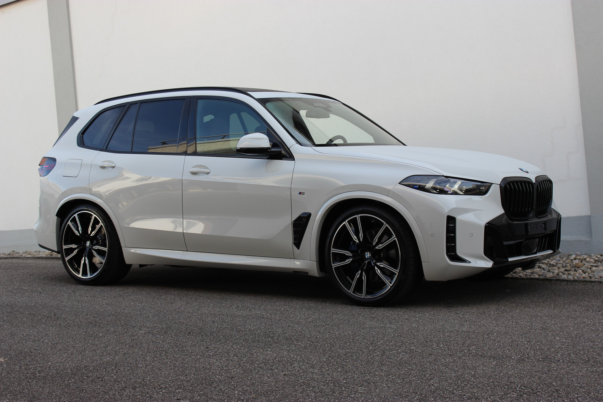 listing desktop thumbnail image 4