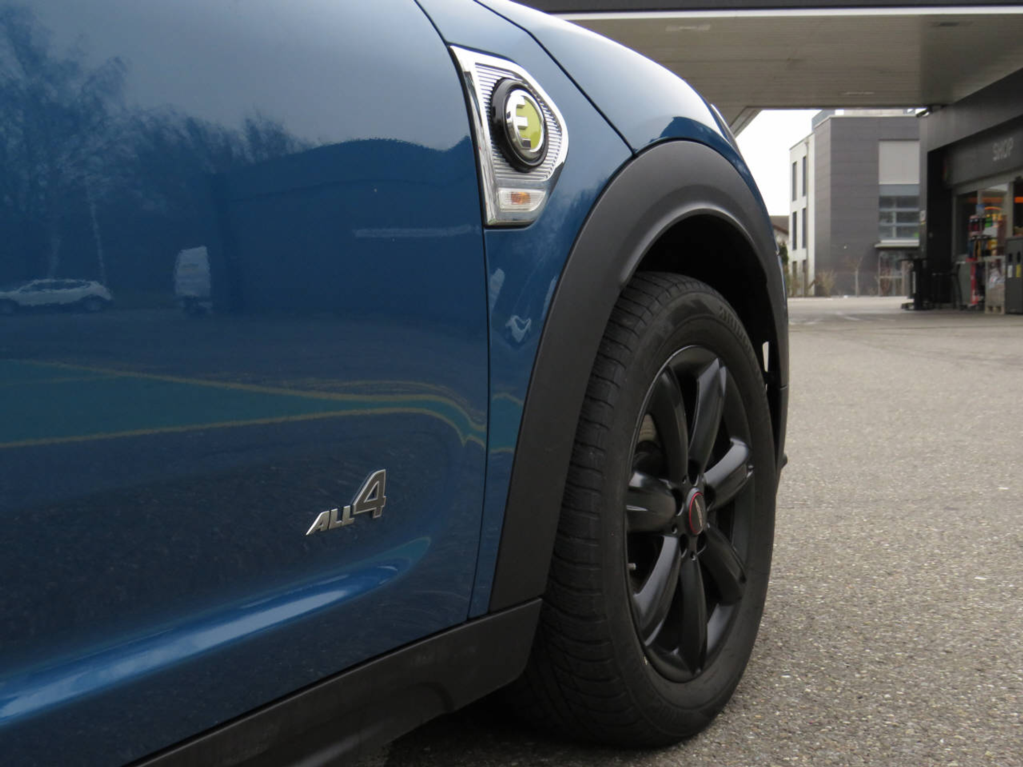 listing desktop thumbnail image 15