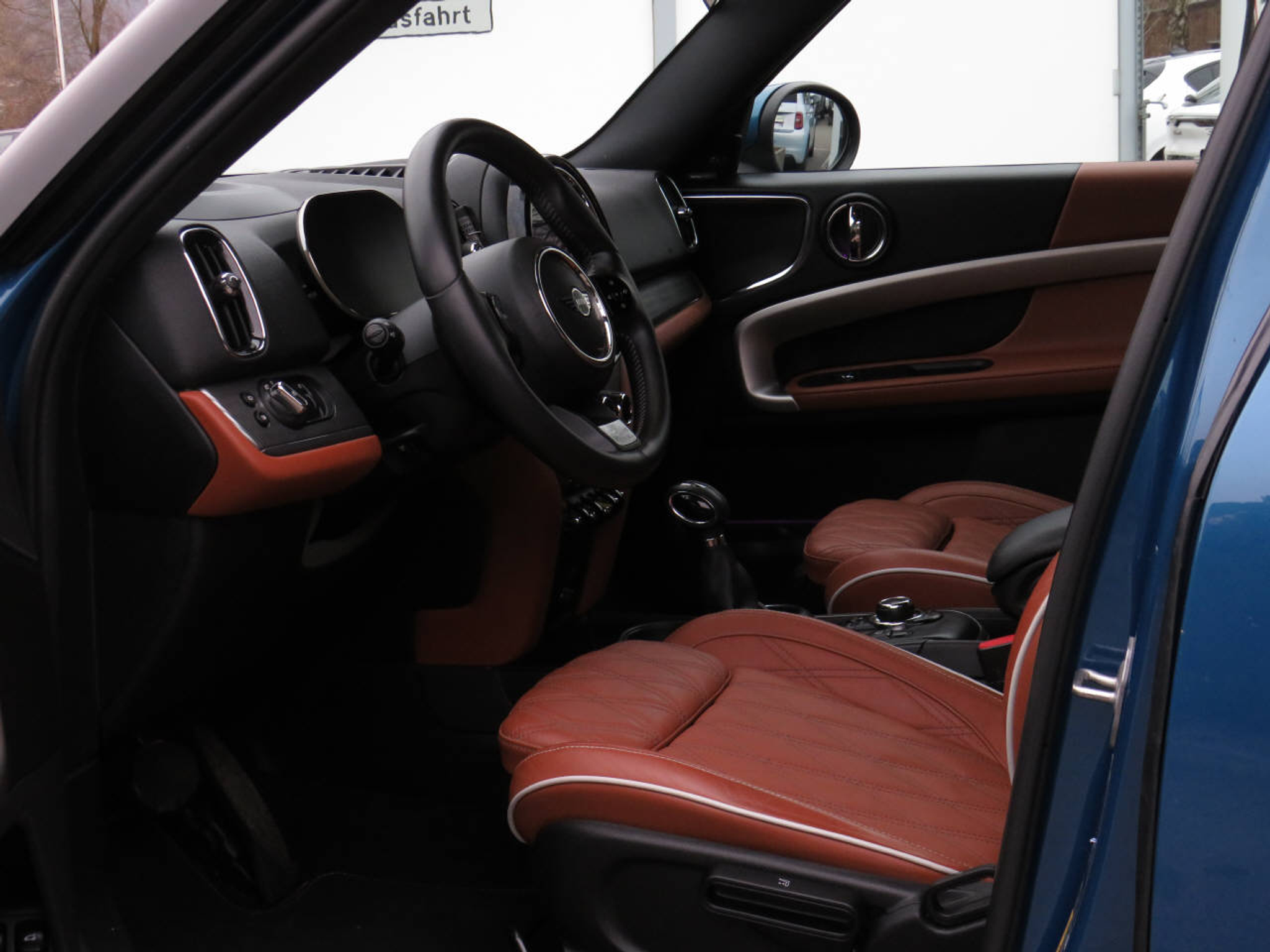 listing desktop thumbnail image 9