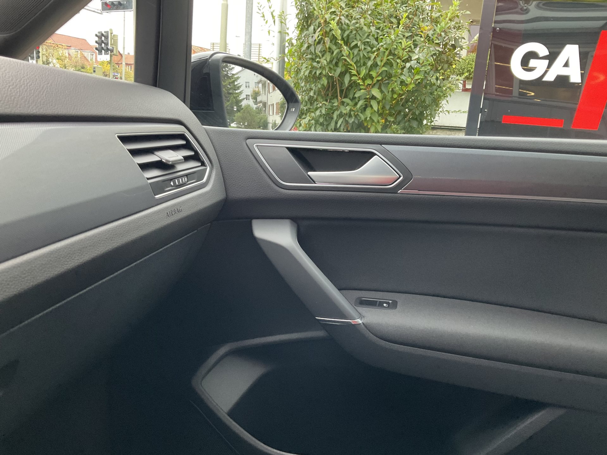 listing desktop thumbnail image 9