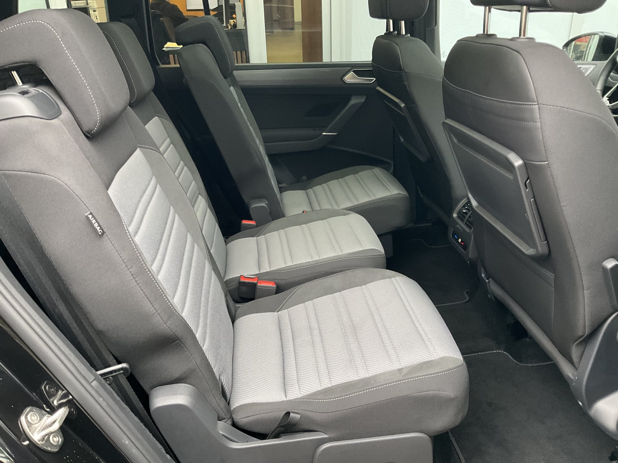 listing desktop thumbnail image 27