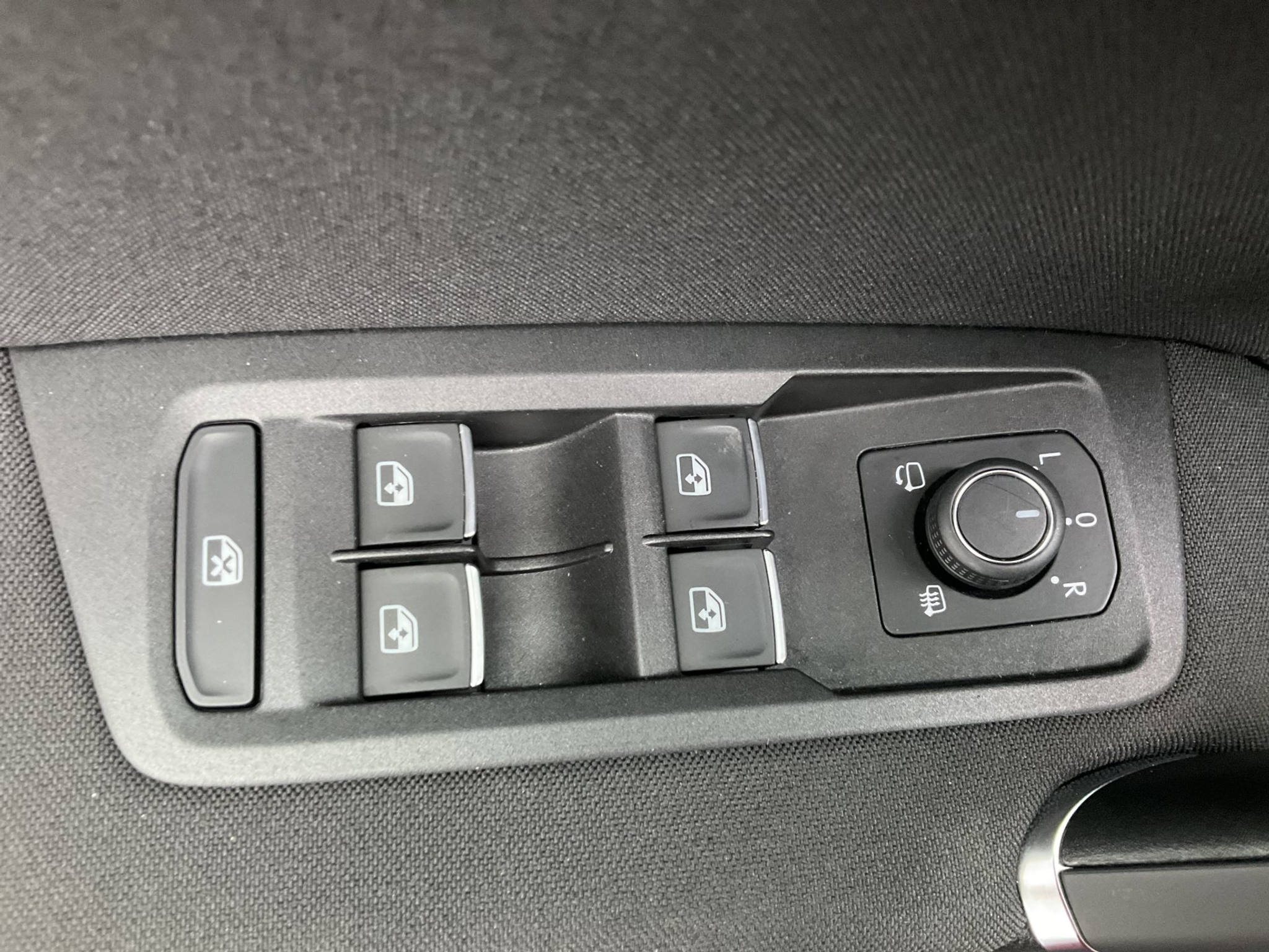 listing desktop thumbnail image 26