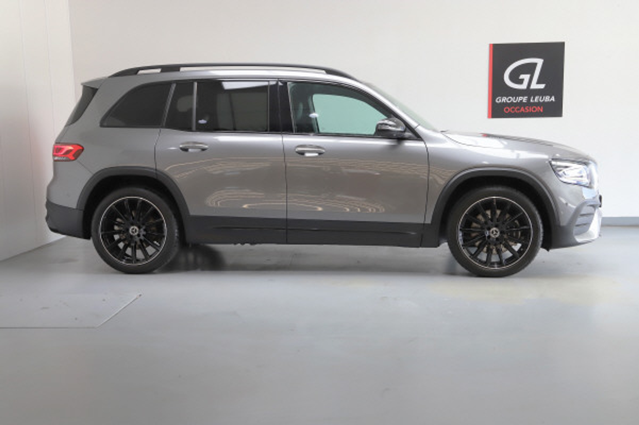 listing desktop thumbnail image 6