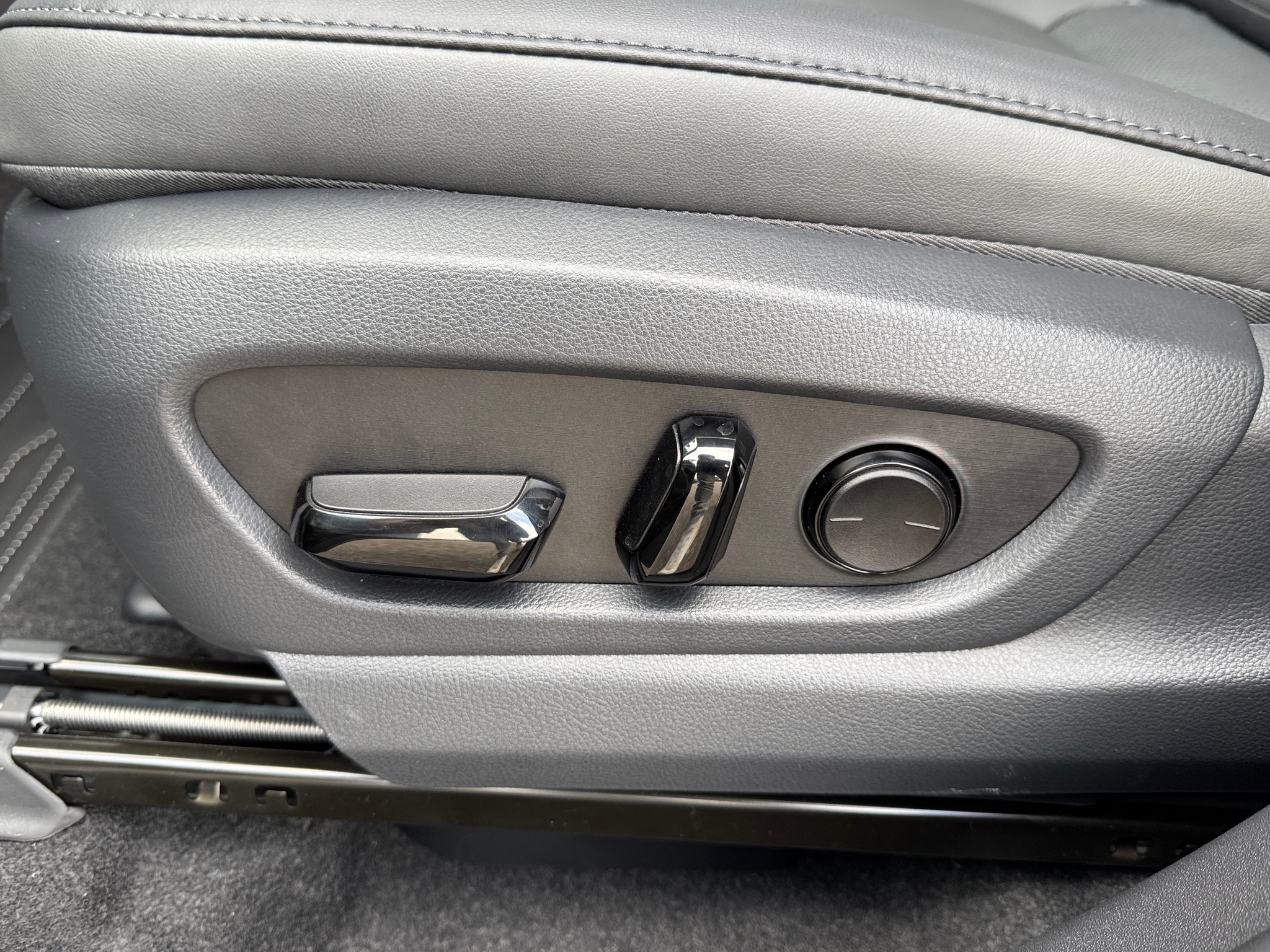 listing desktop thumbnail image 12