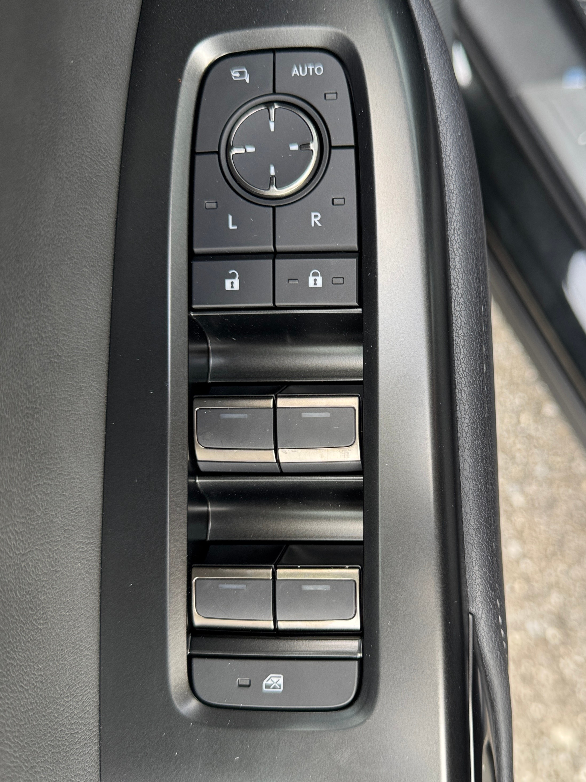 listing desktop thumbnail image 21