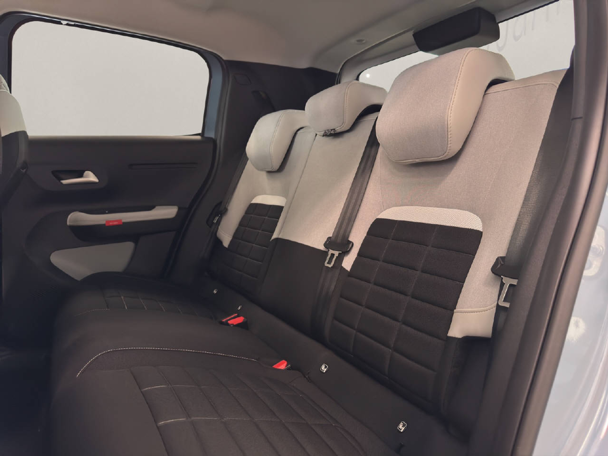 listing desktop thumbnail image 7