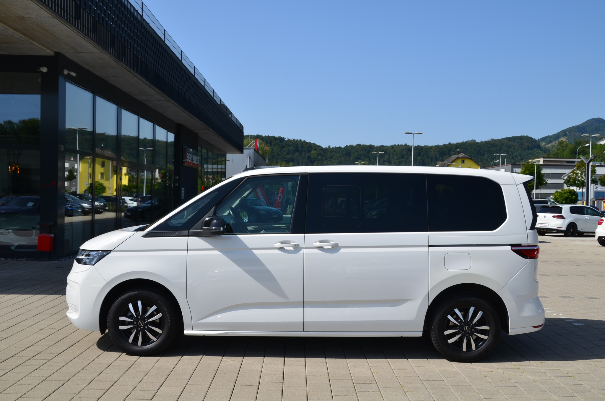 listing desktop thumbnail image 6