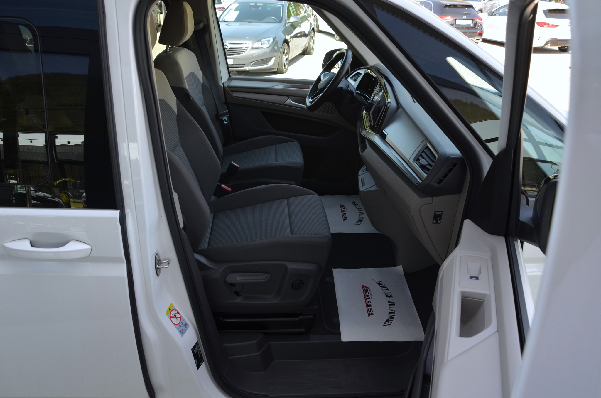 listing desktop thumbnail image 13