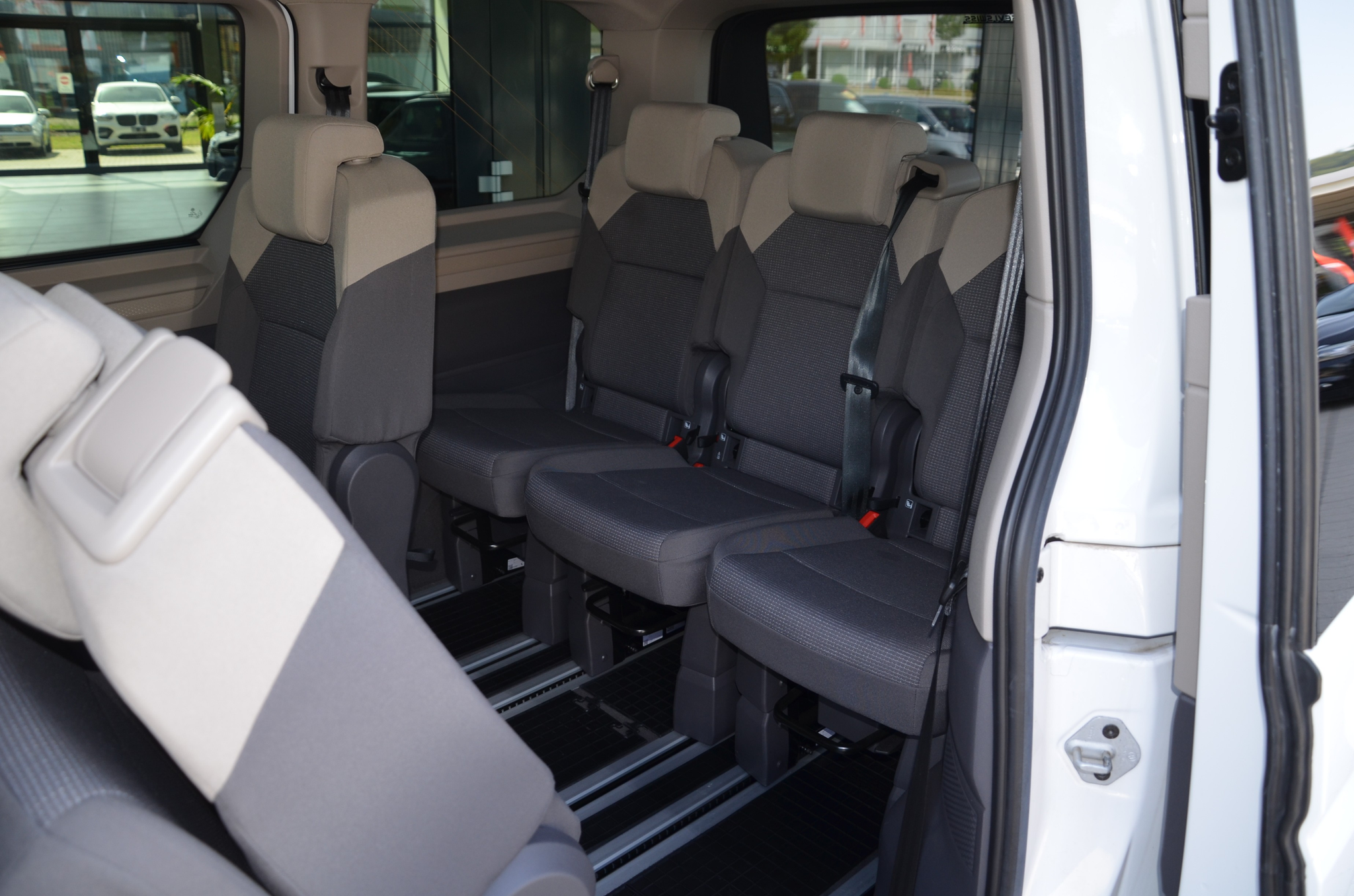 listing desktop thumbnail image 12