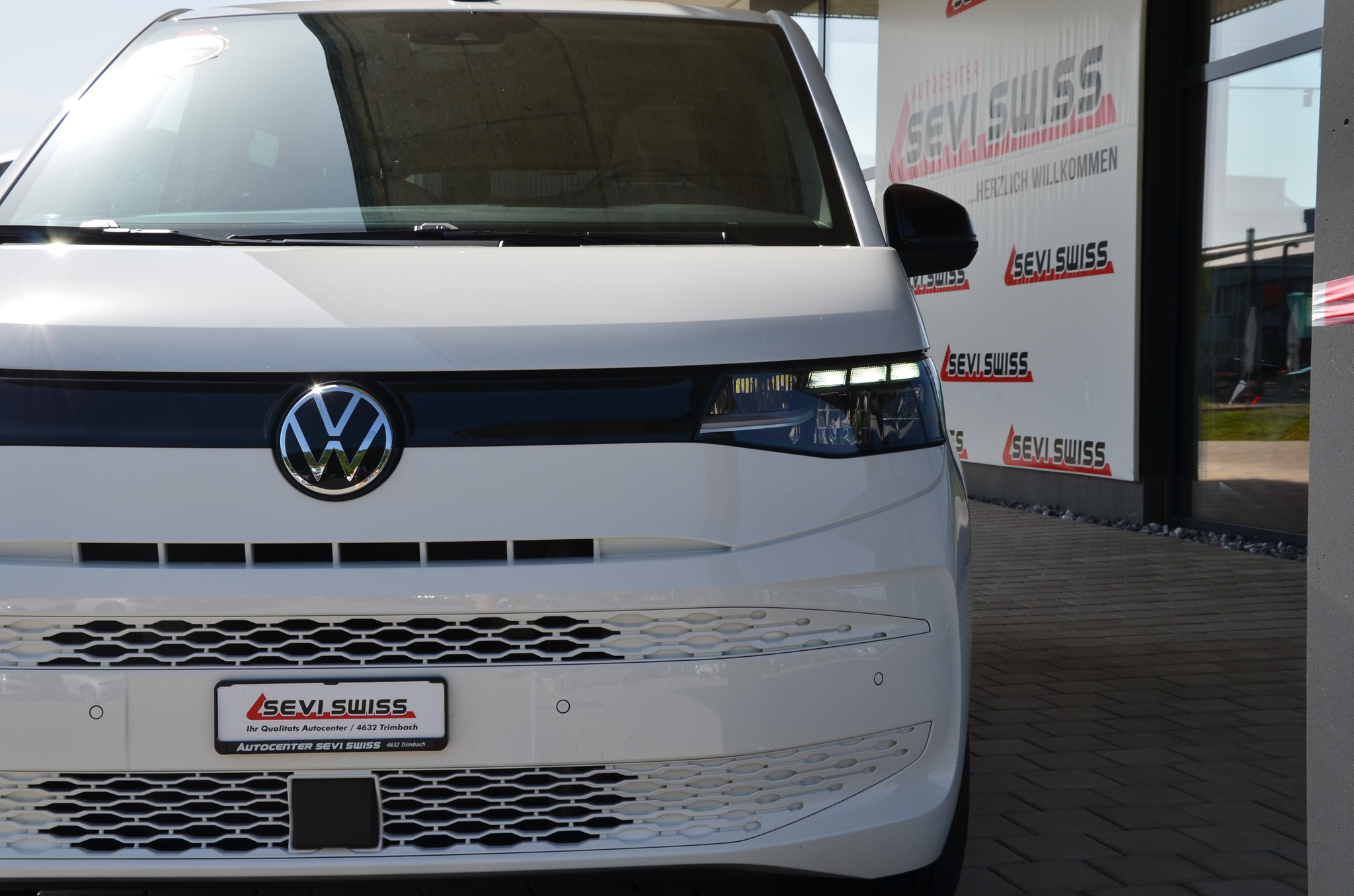 listing desktop thumbnail image 8