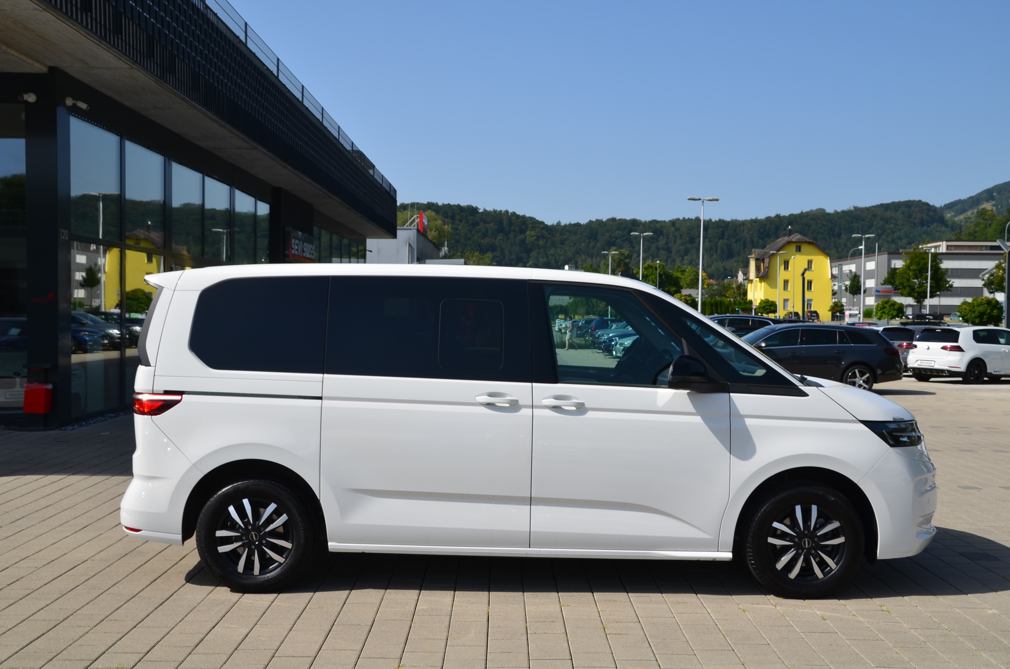 listing desktop thumbnail image 2