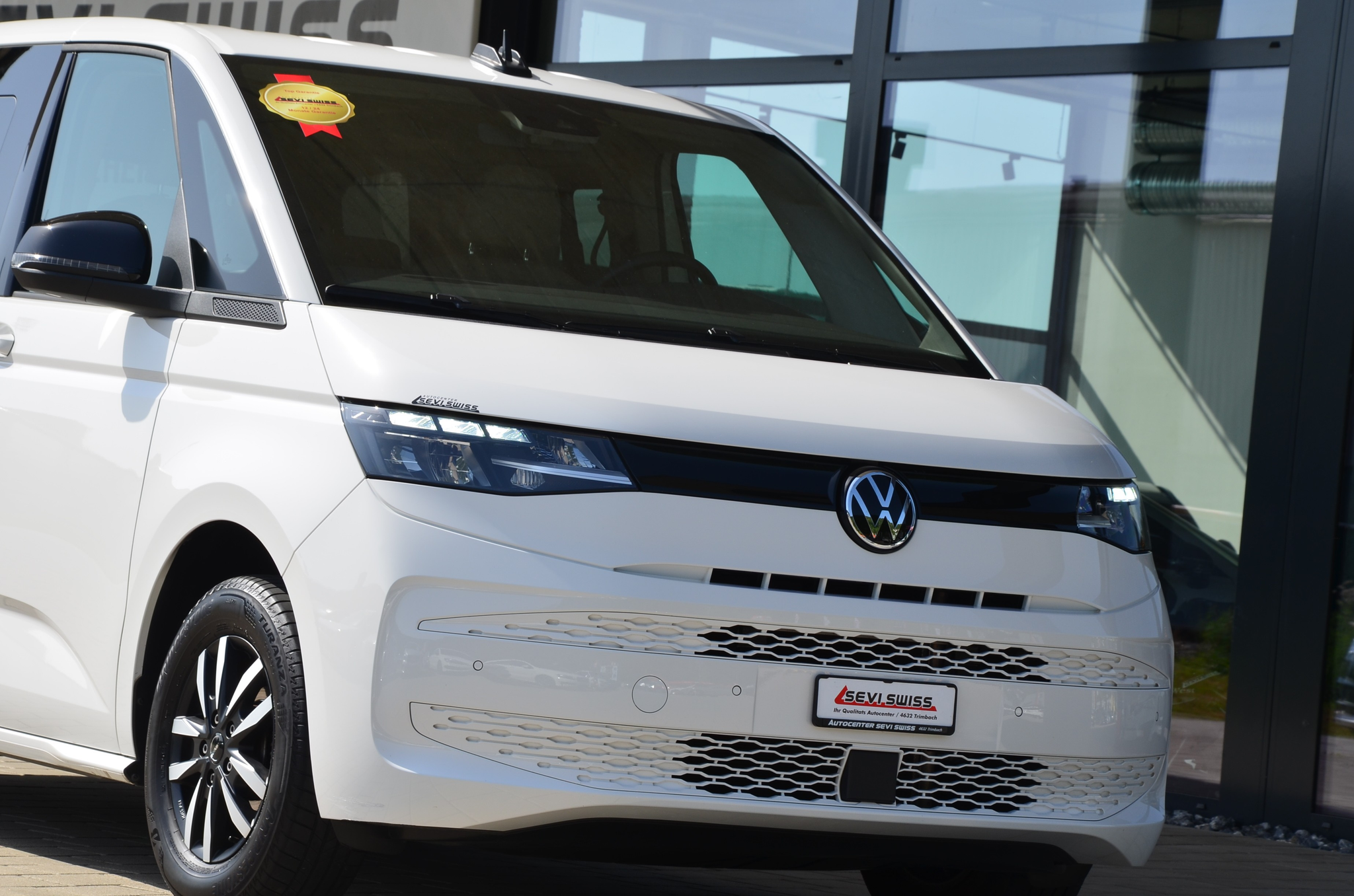 listing desktop thumbnail image 1