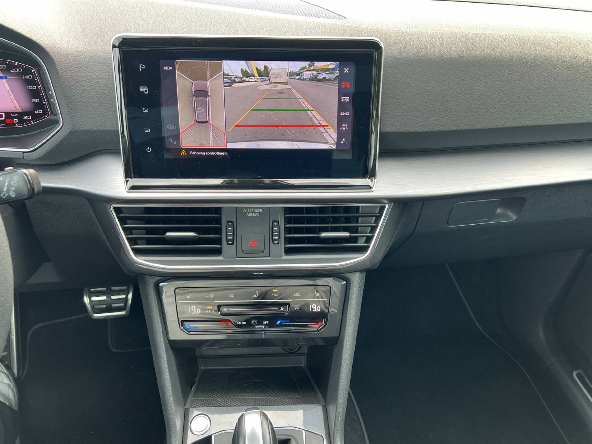 listing desktop thumbnail image 12