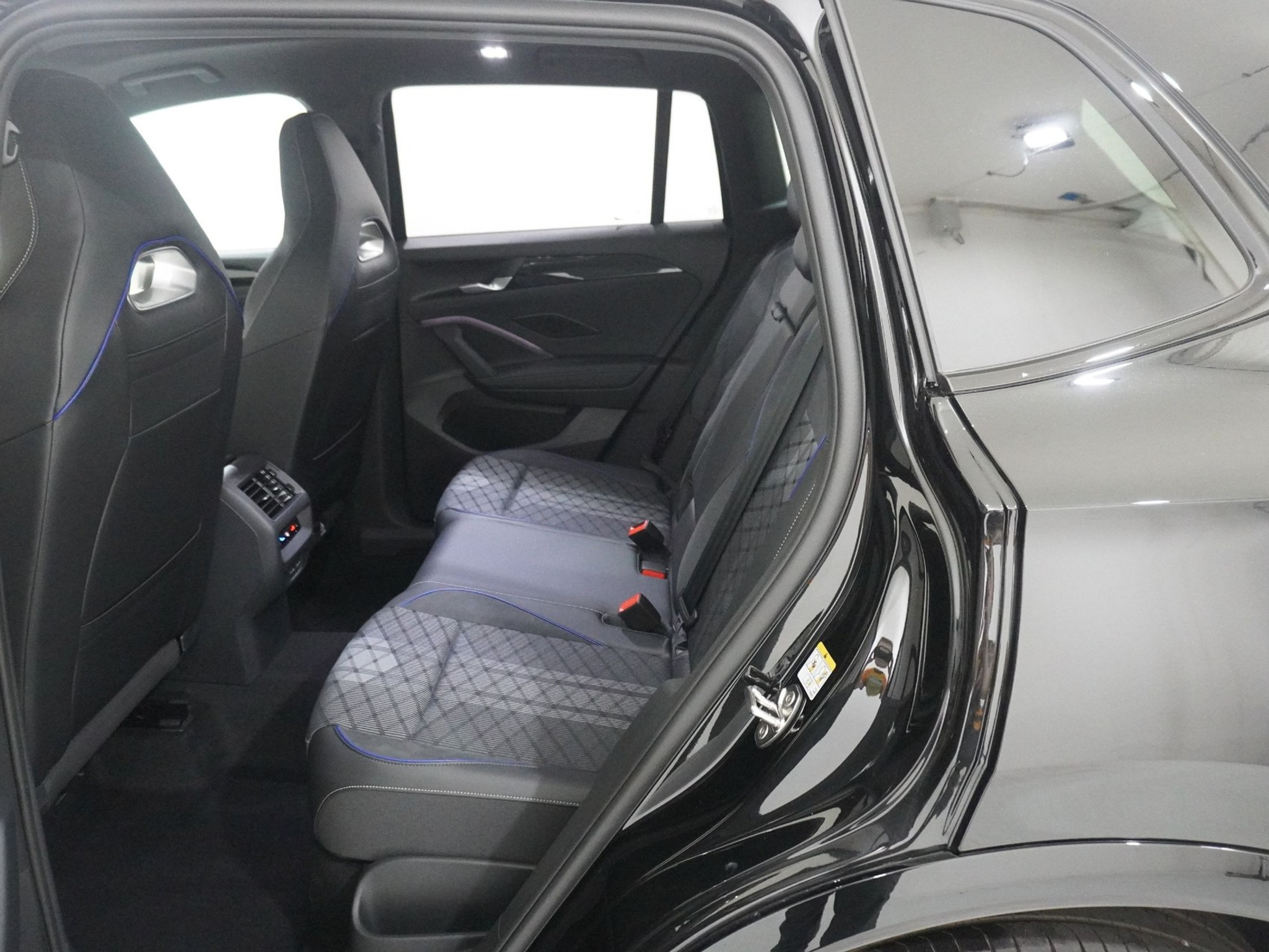 listing desktop thumbnail image 15