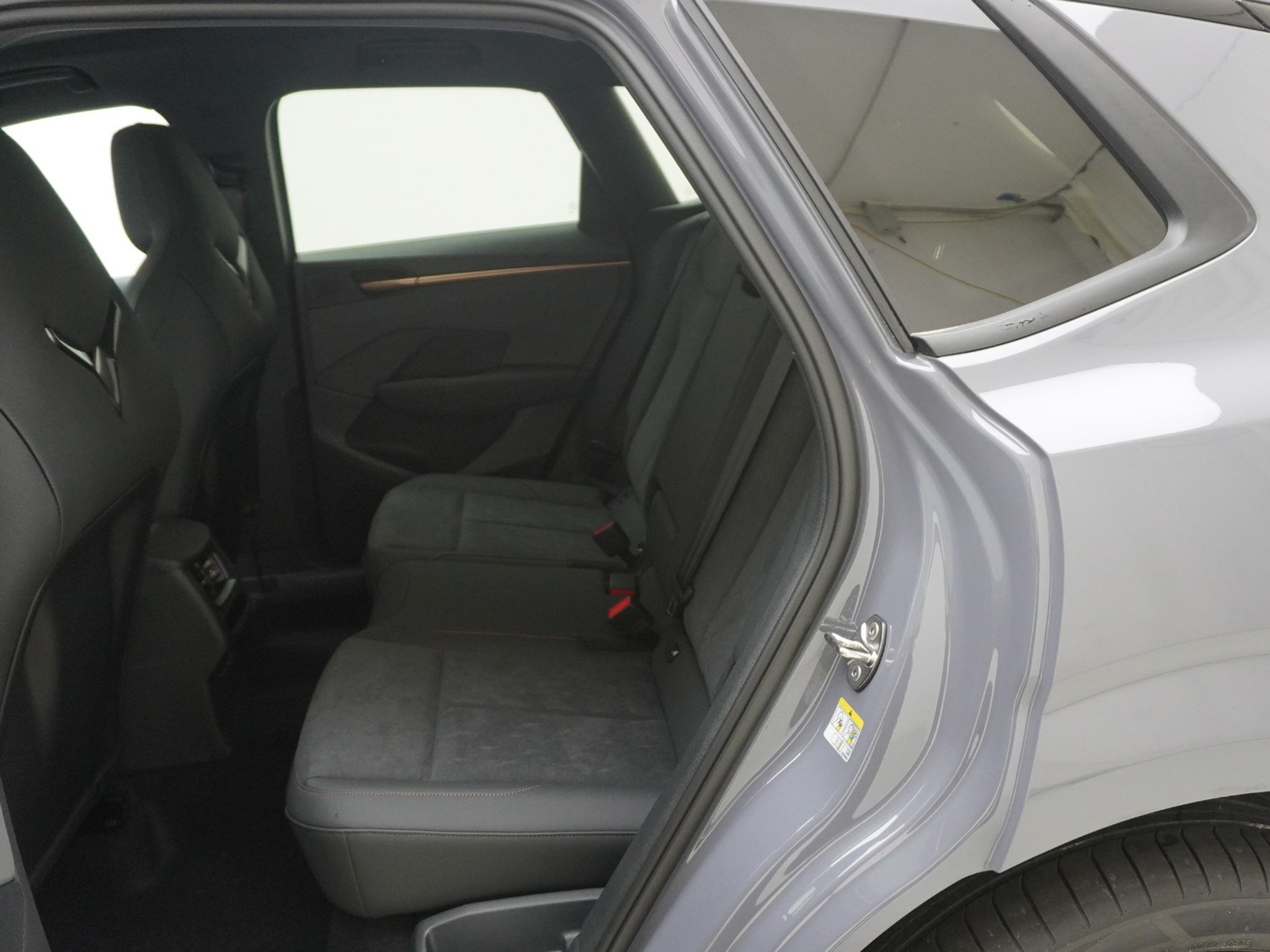 listing desktop thumbnail image 15