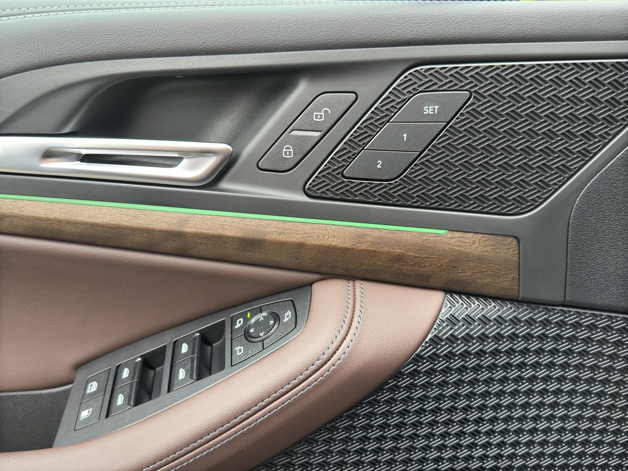 listing desktop thumbnail image 22