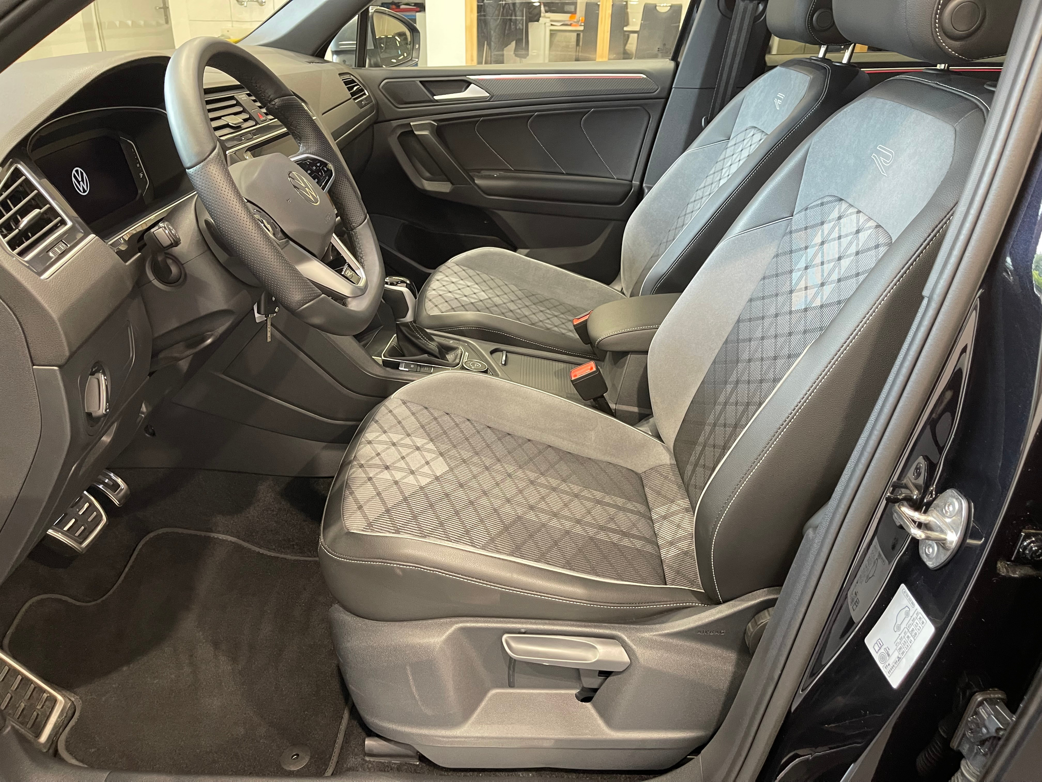 listing desktop thumbnail image 7