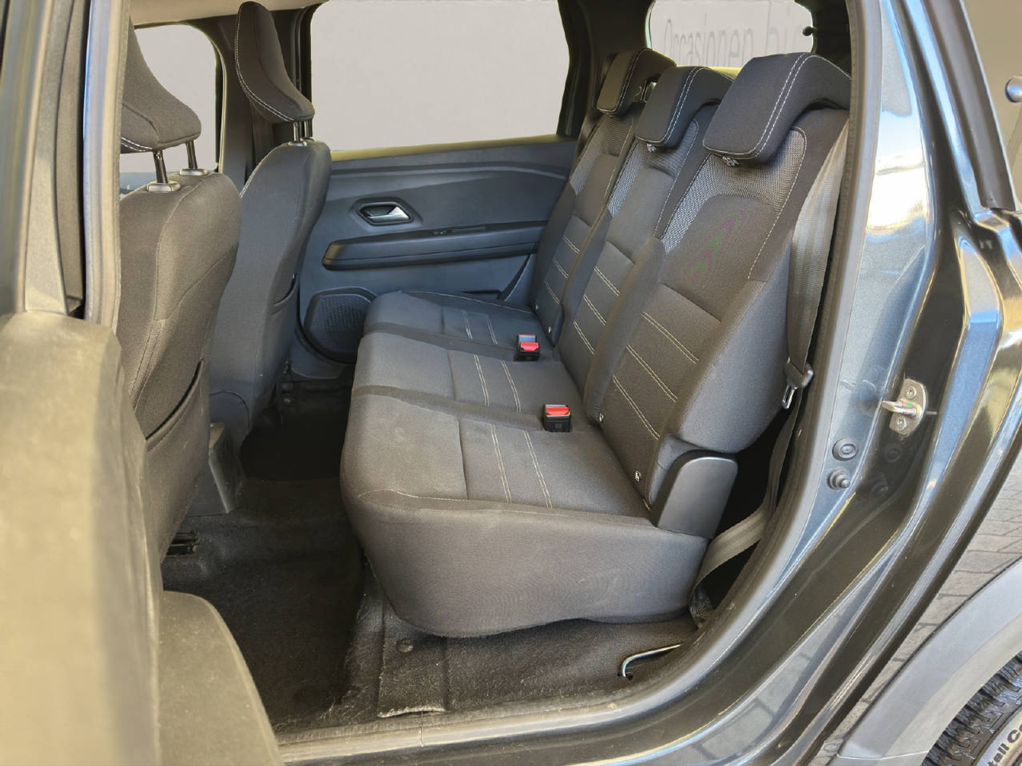 listing desktop thumbnail image 4