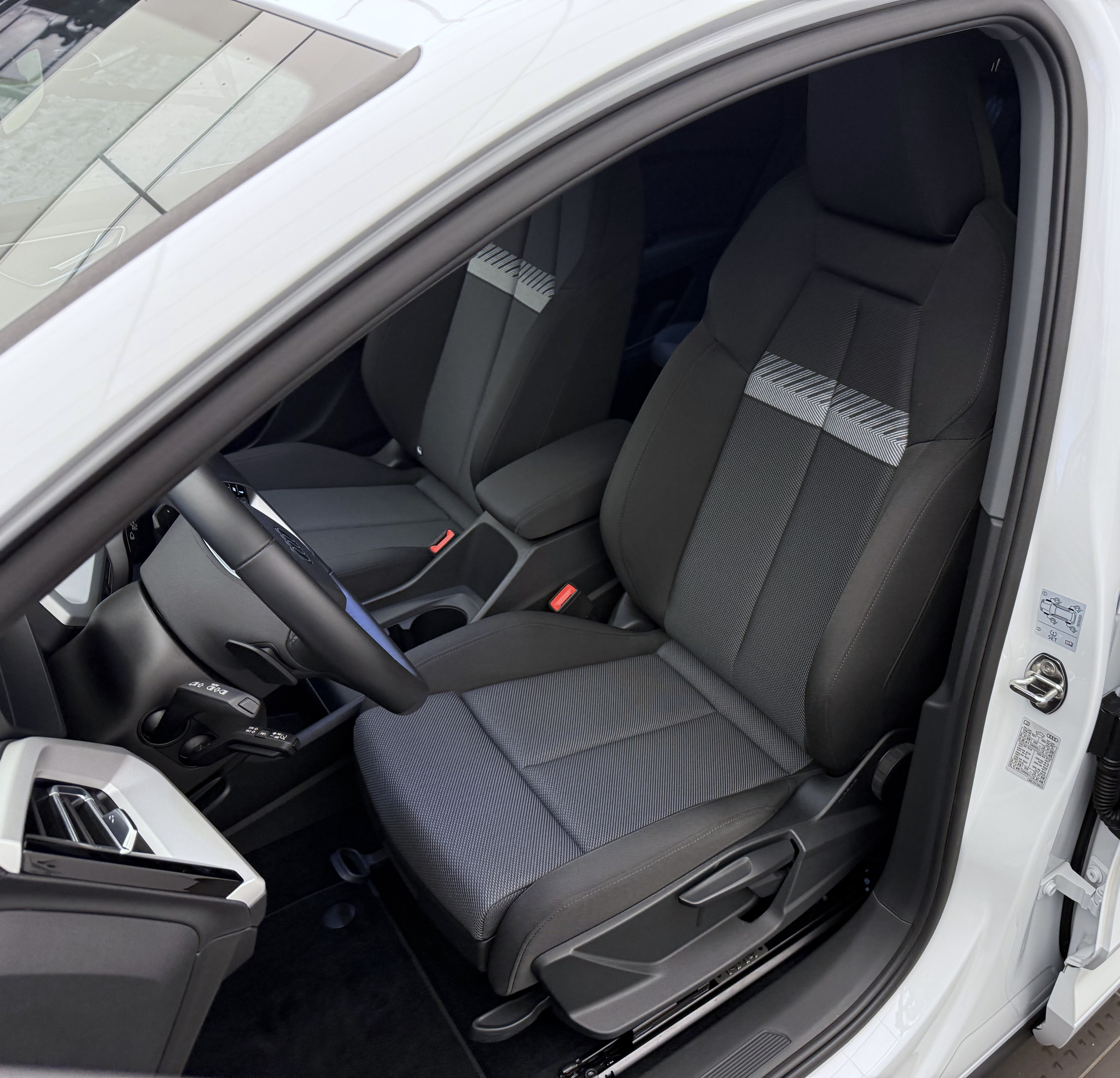 listing desktop thumbnail image 4