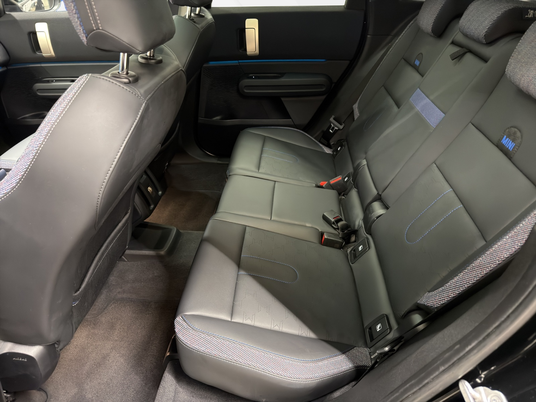 listing desktop thumbnail image 10