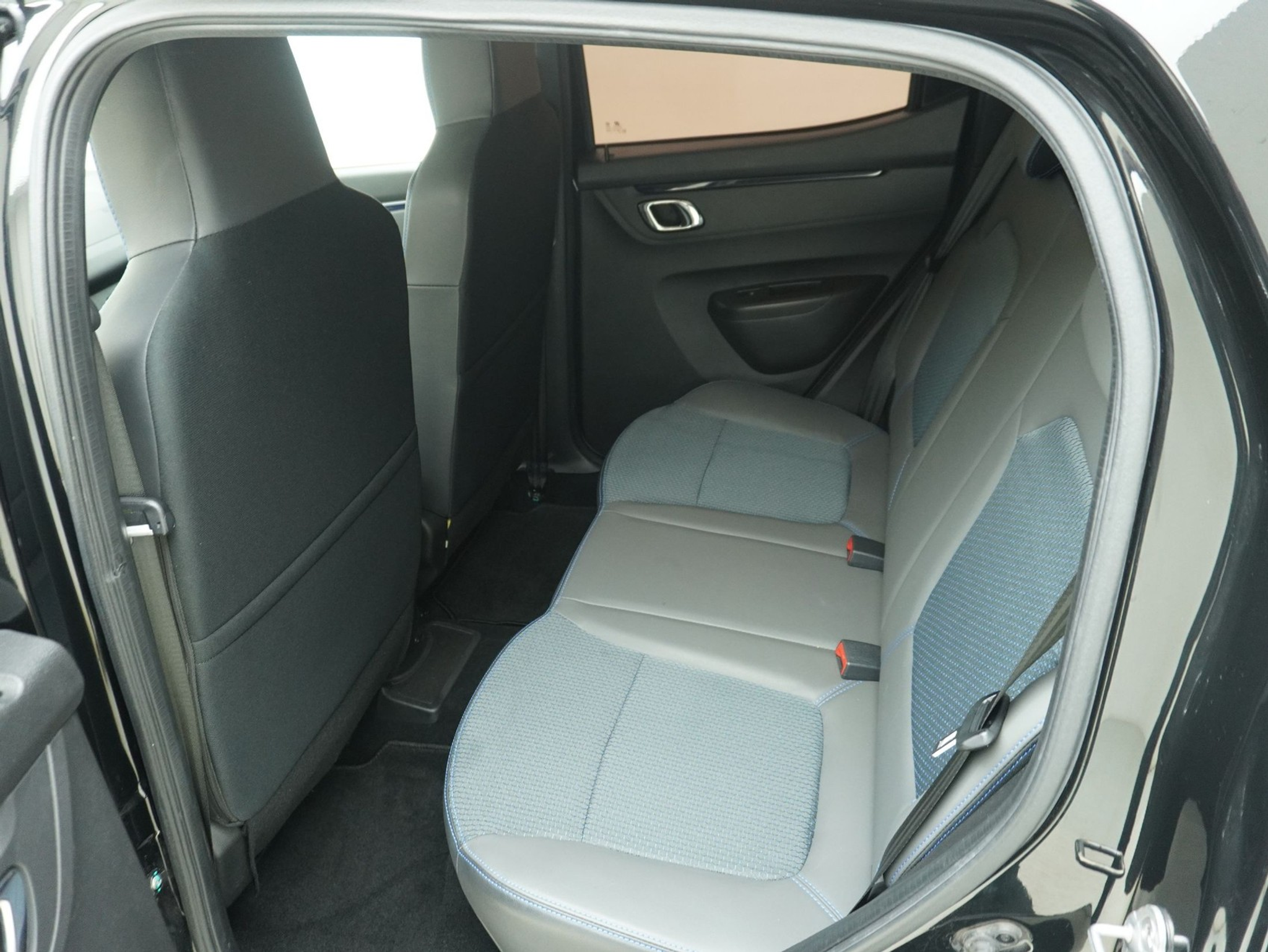 listing desktop thumbnail image 10