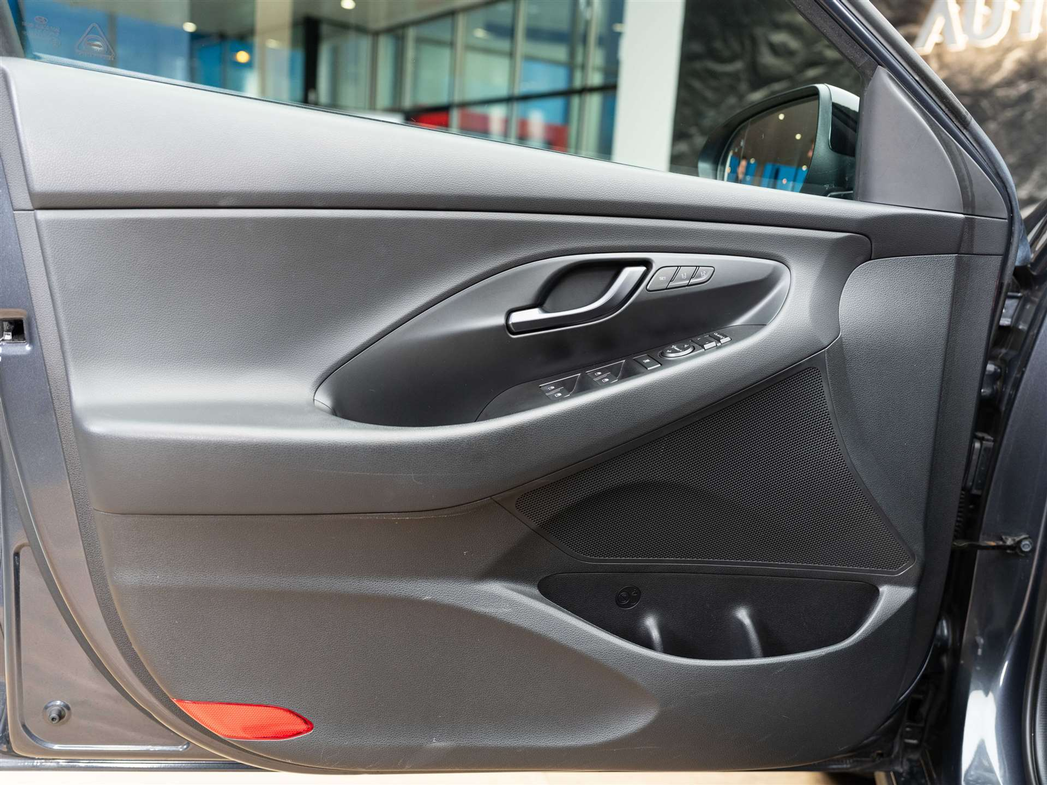 listing desktop thumbnail image 22