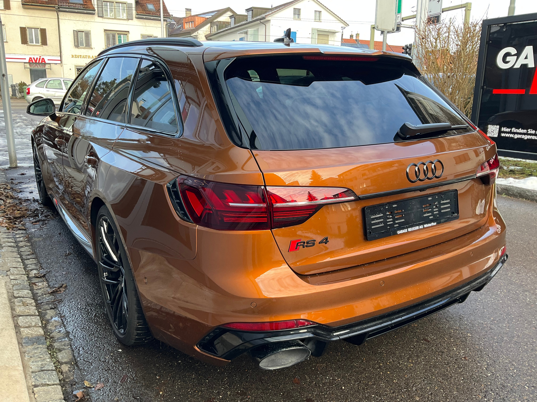 listing desktop thumbnail image 5