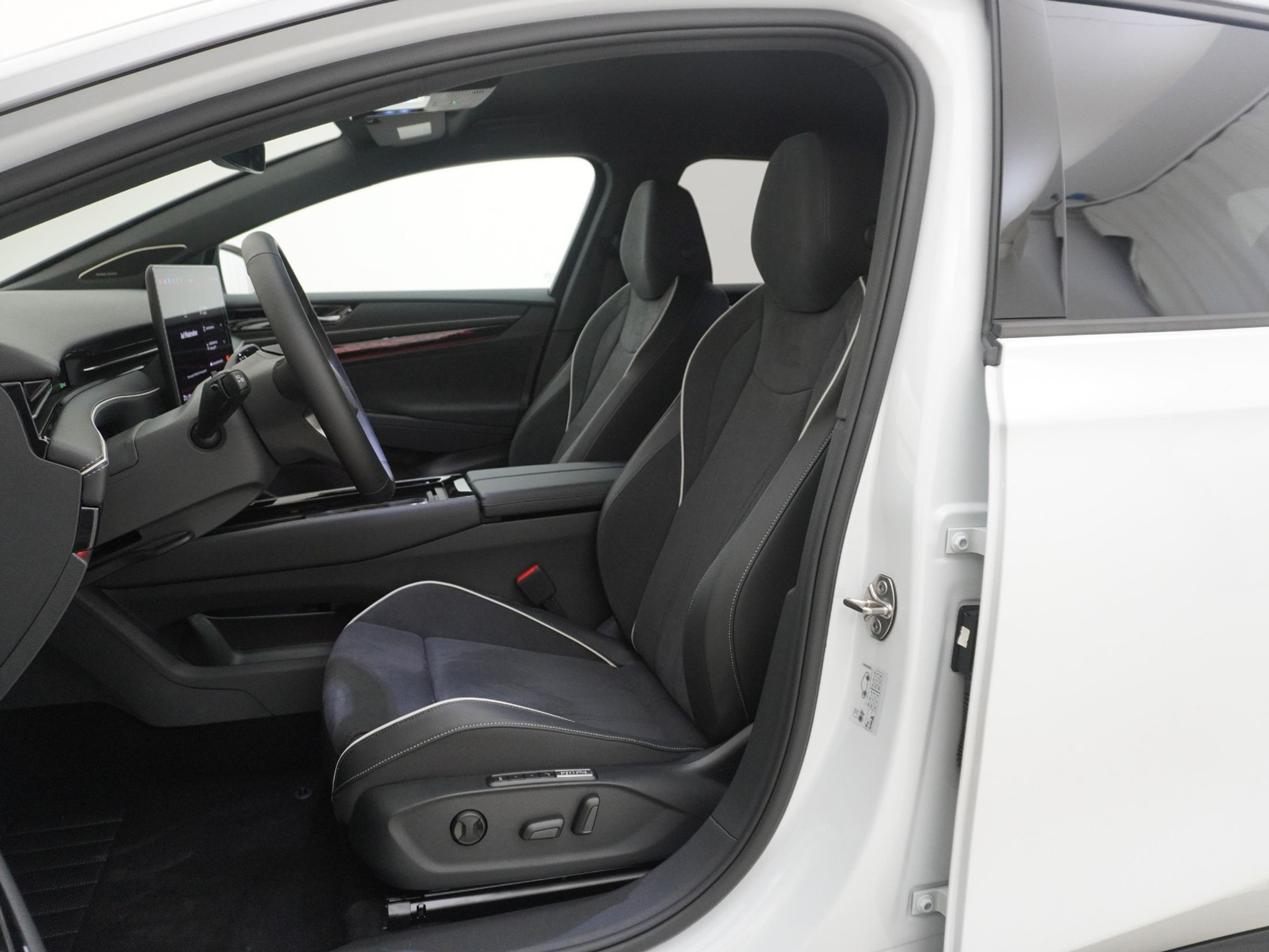 listing desktop thumbnail image 5