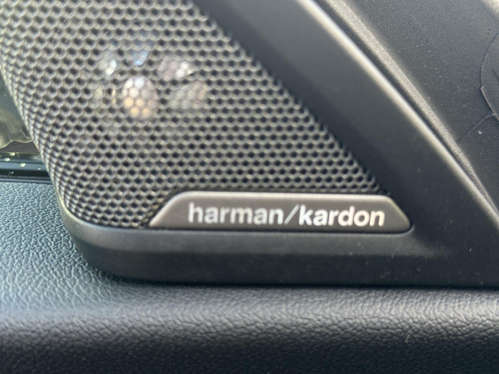 listing desktop thumbnail image 15