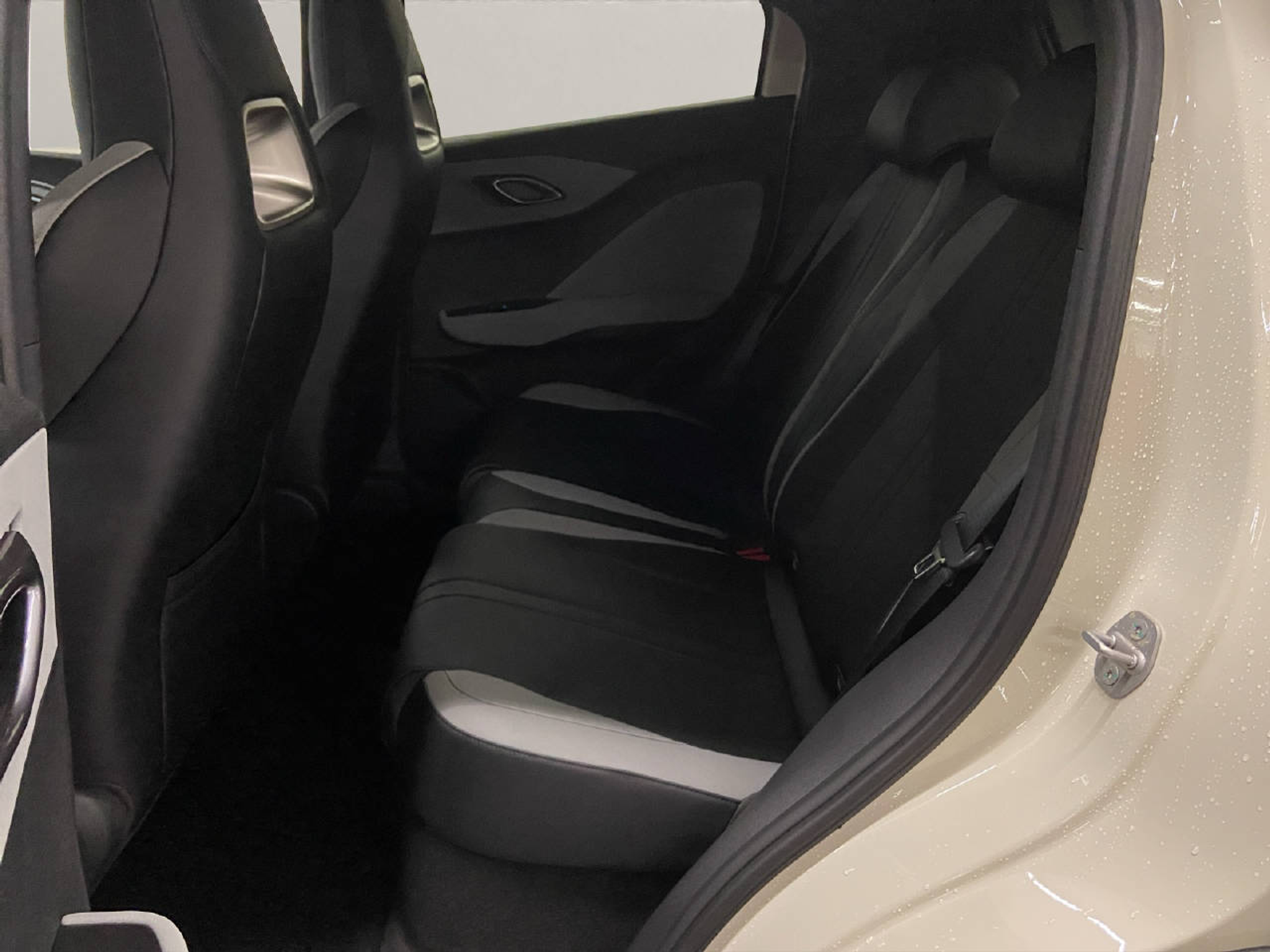 listing desktop thumbnail image 10