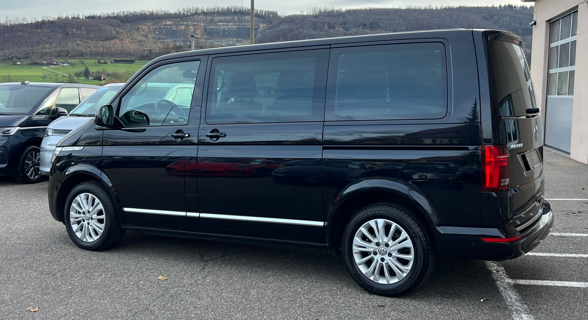 listing desktop thumbnail image 6