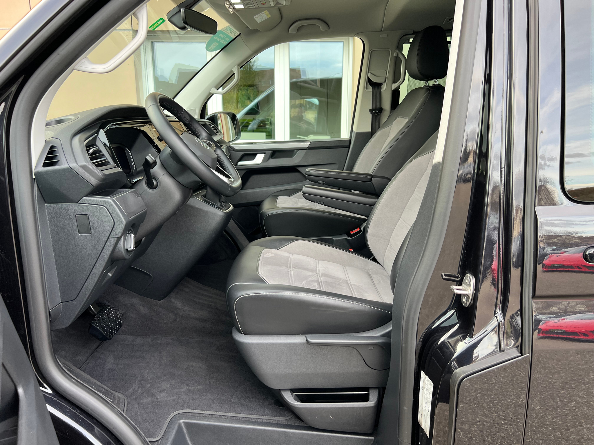 listing desktop thumbnail image 8