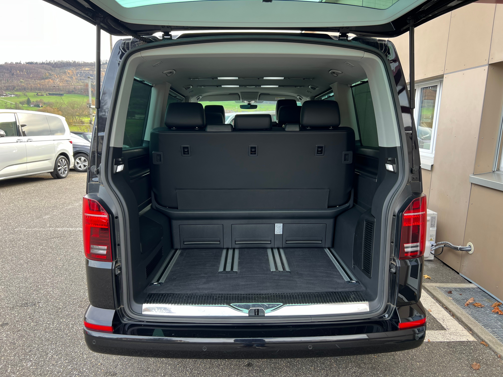 listing desktop thumbnail image 19